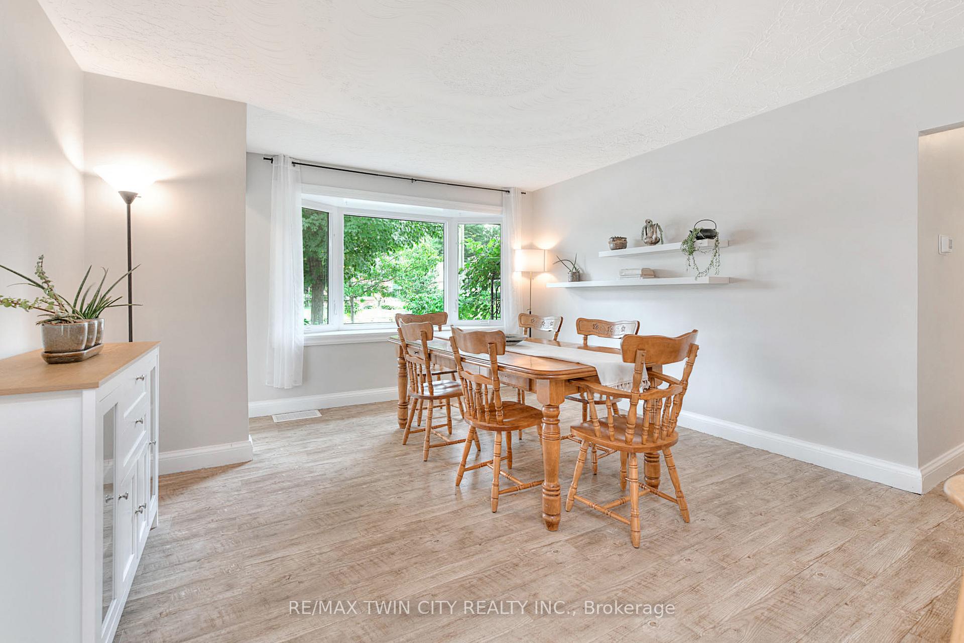 Photo 10 of 124 Fairfield Avenue, Kitchener, Fairfield — HOMEH