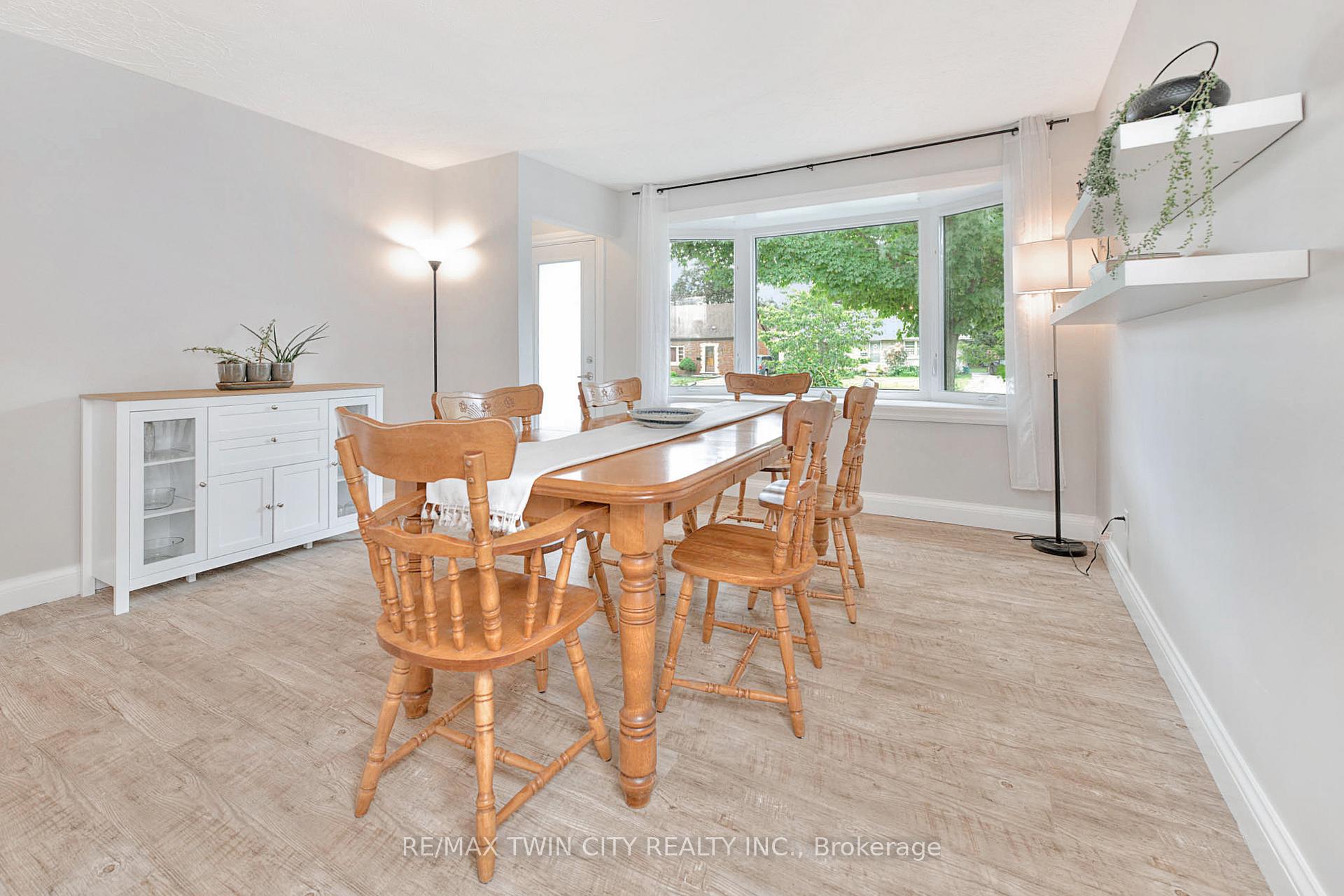 Photo 11 of 124 Fairfield Avenue, Kitchener, Fairfield — HOMEH