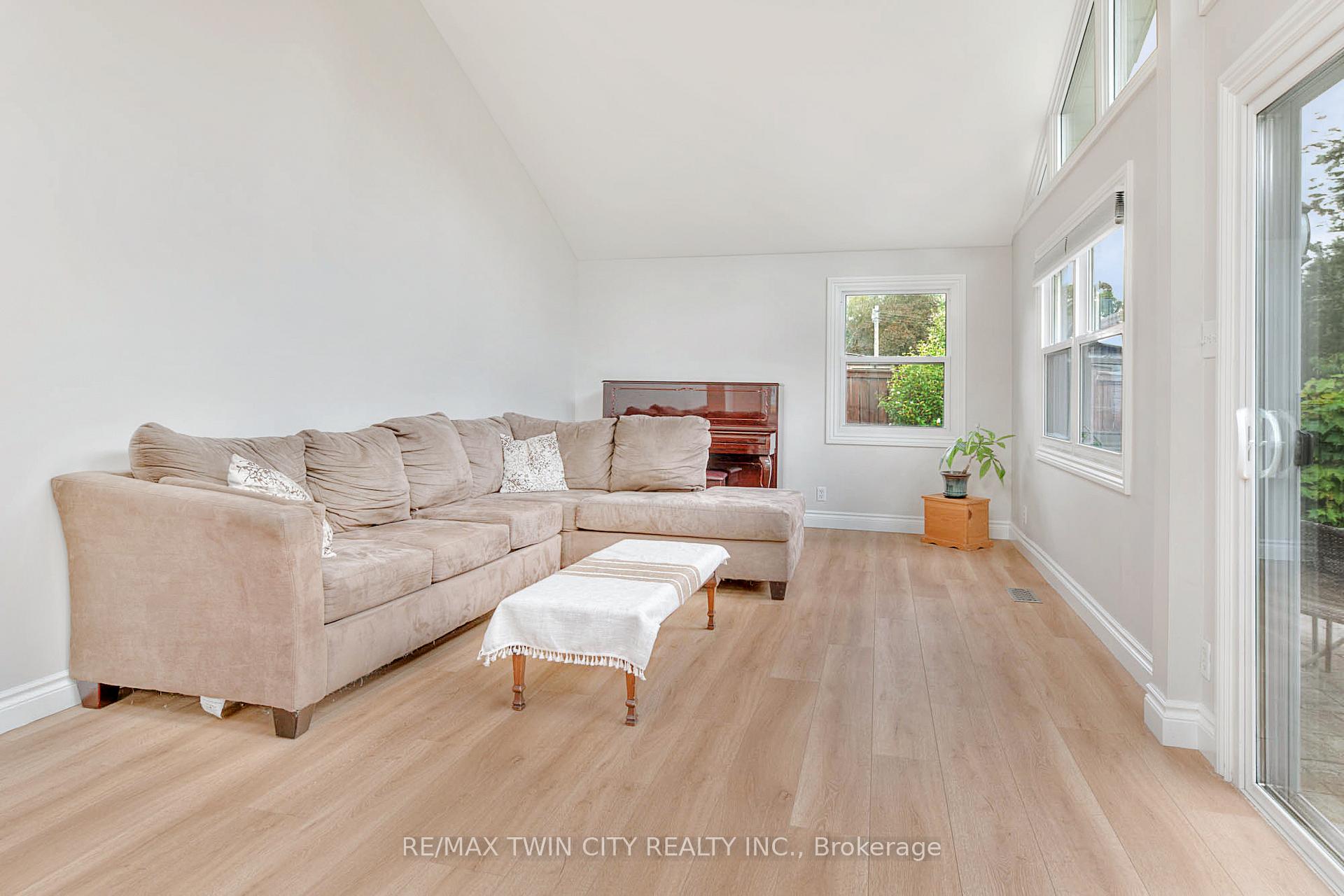 Photo 19 of 124 Fairfield Avenue, Kitchener, Fairfield — HOMEH
