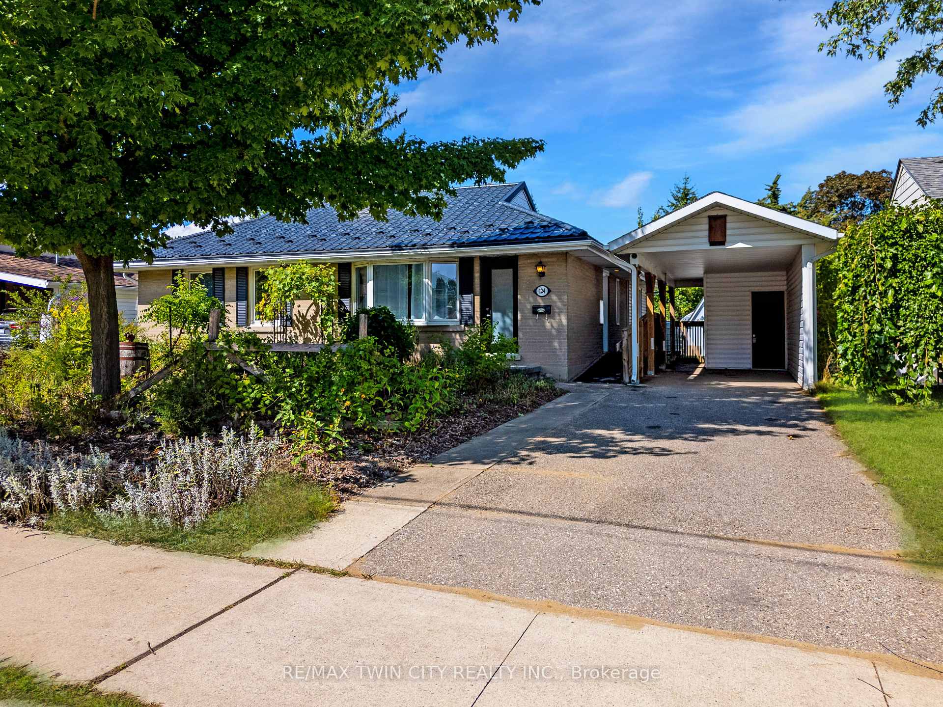 Photo 36 of 124 Fairfield Avenue, Kitchener, Fairfield — HOMEH