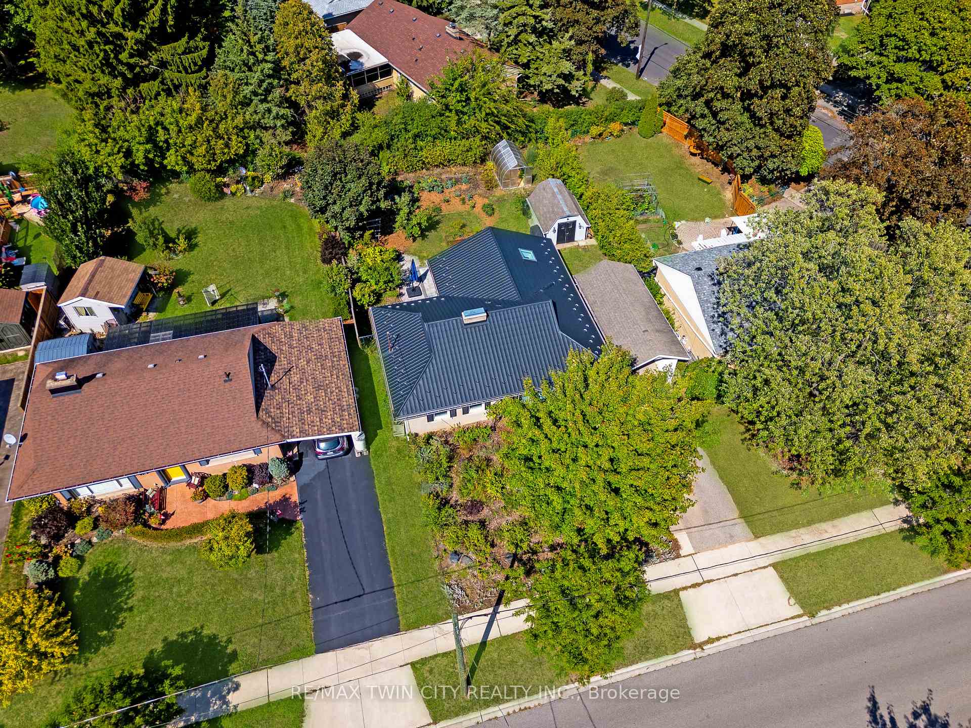 Photo 40 of 124 Fairfield Avenue, Kitchener, Fairfield — HOMEH