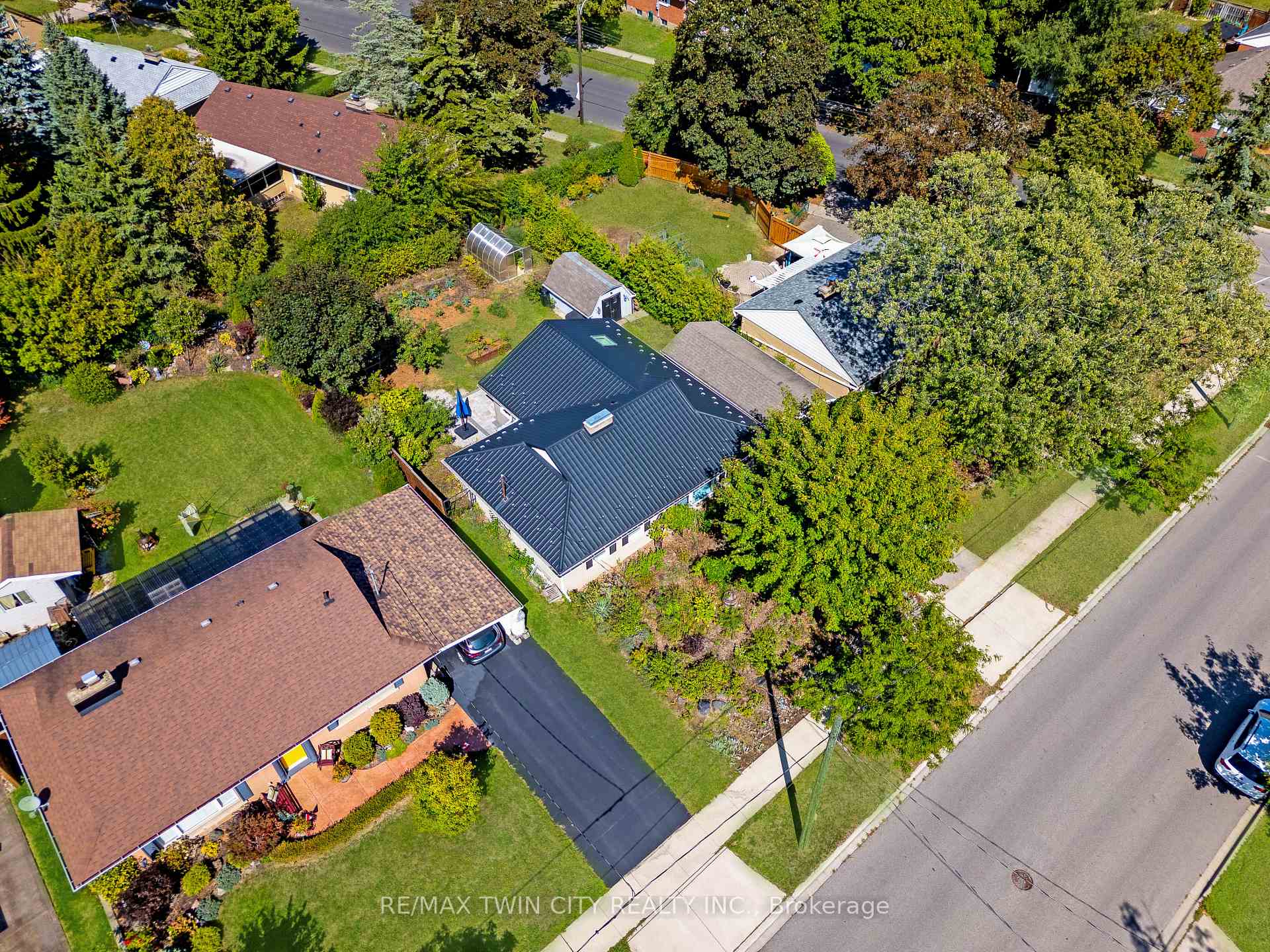 Photo 41 of 124 Fairfield Avenue, Kitchener, Fairfield — HOMEH
