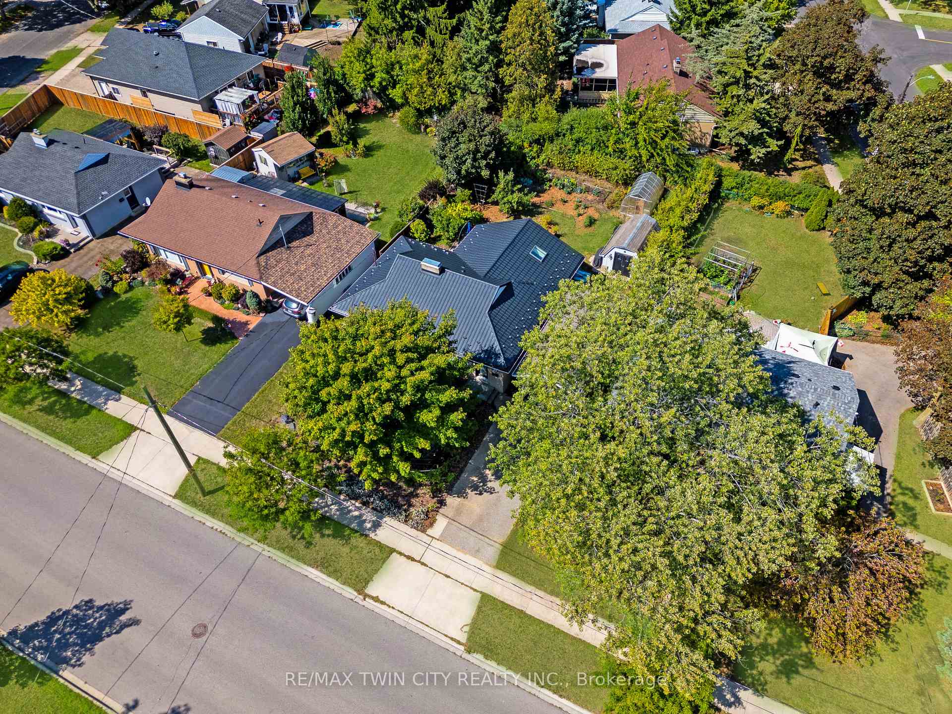 Photo 42 of 124 Fairfield Avenue, Kitchener, Fairfield — HOMEH