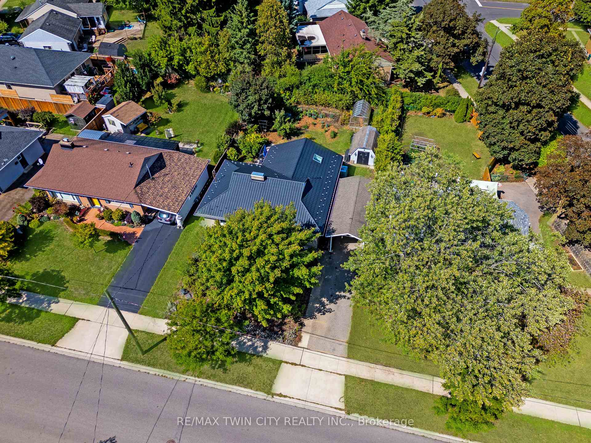 Photo 43 of 124 Fairfield Avenue, Kitchener, Fairfield — HOMEH