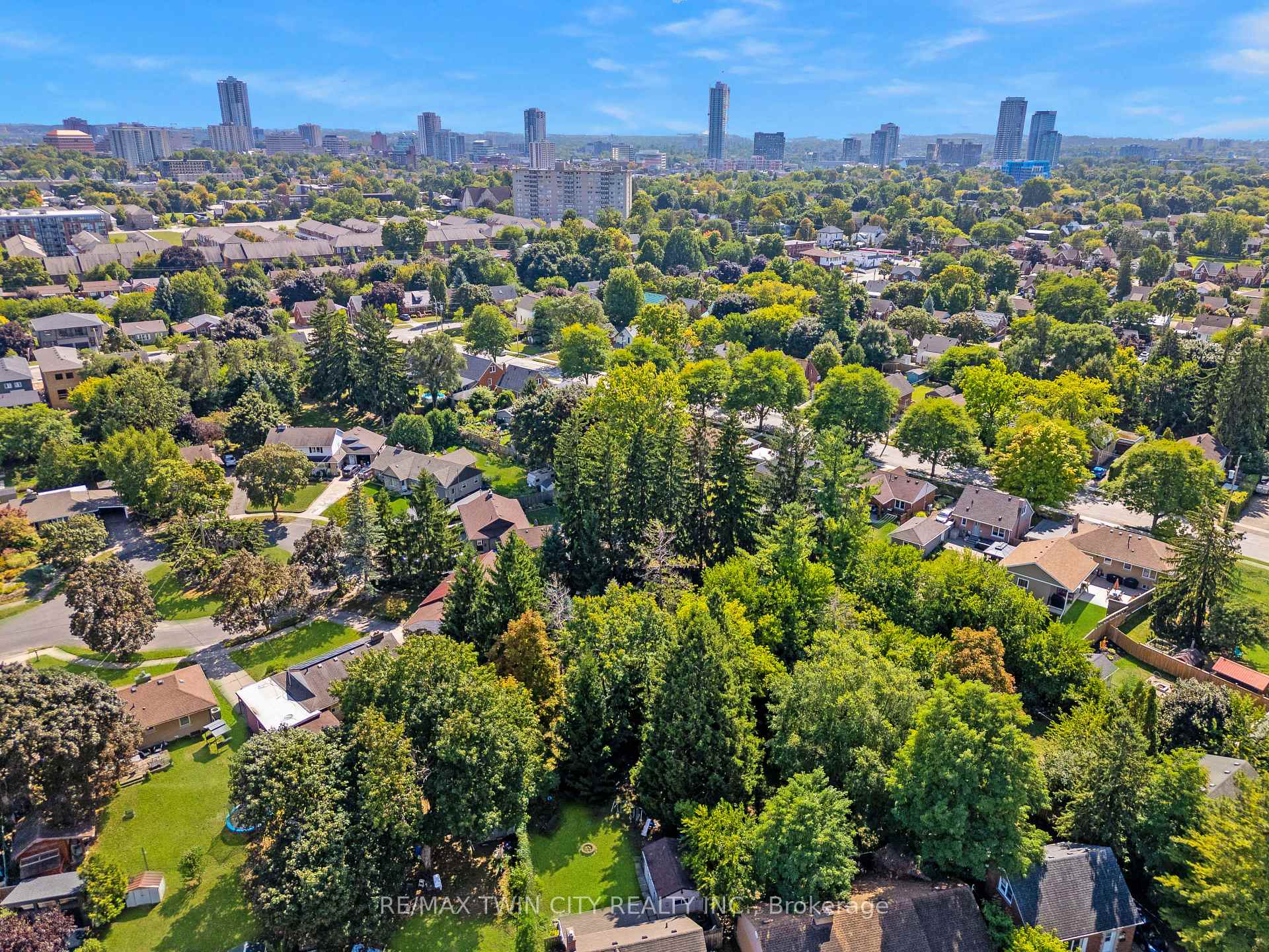 Photo 48 of 124 Fairfield Avenue, Kitchener, Fairfield — HOMEH
