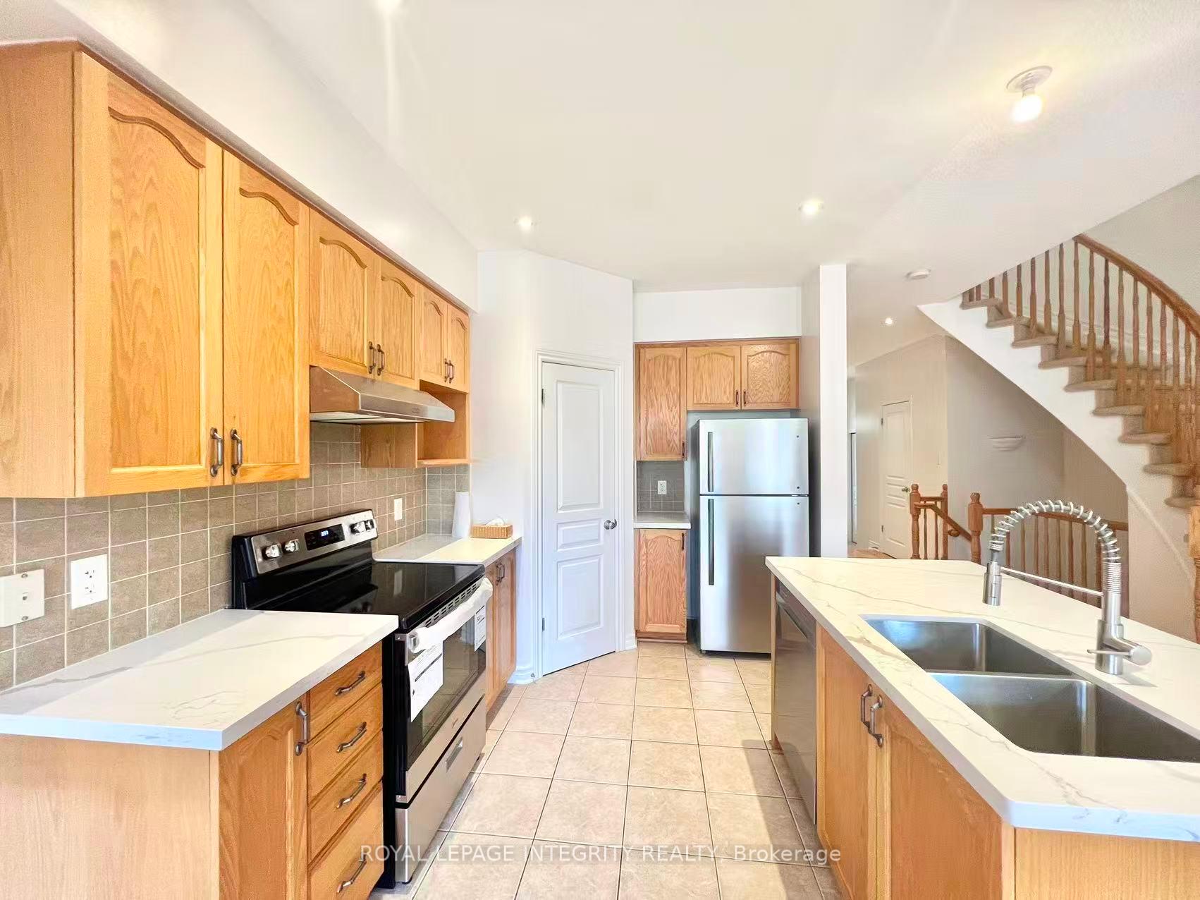 Photo 9 of 1029 Ottenbrite Crescent, Ottawa, Kanata - Kanata Lakes/Heritage Hills — HOMEH