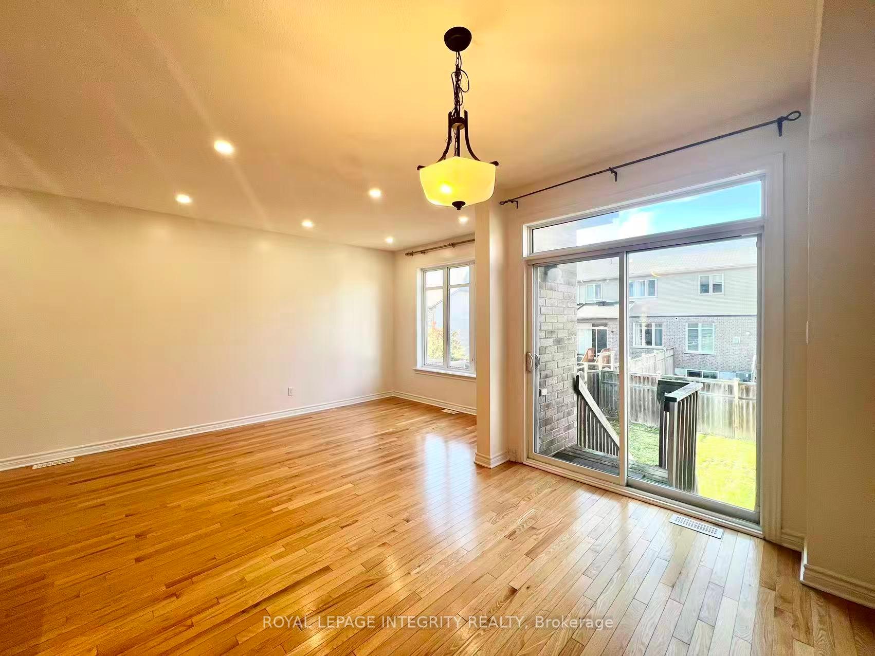 Photo 13 of 1029 Ottenbrite Crescent, Ottawa, Kanata - Kanata Lakes/Heritage Hills — HOMEH