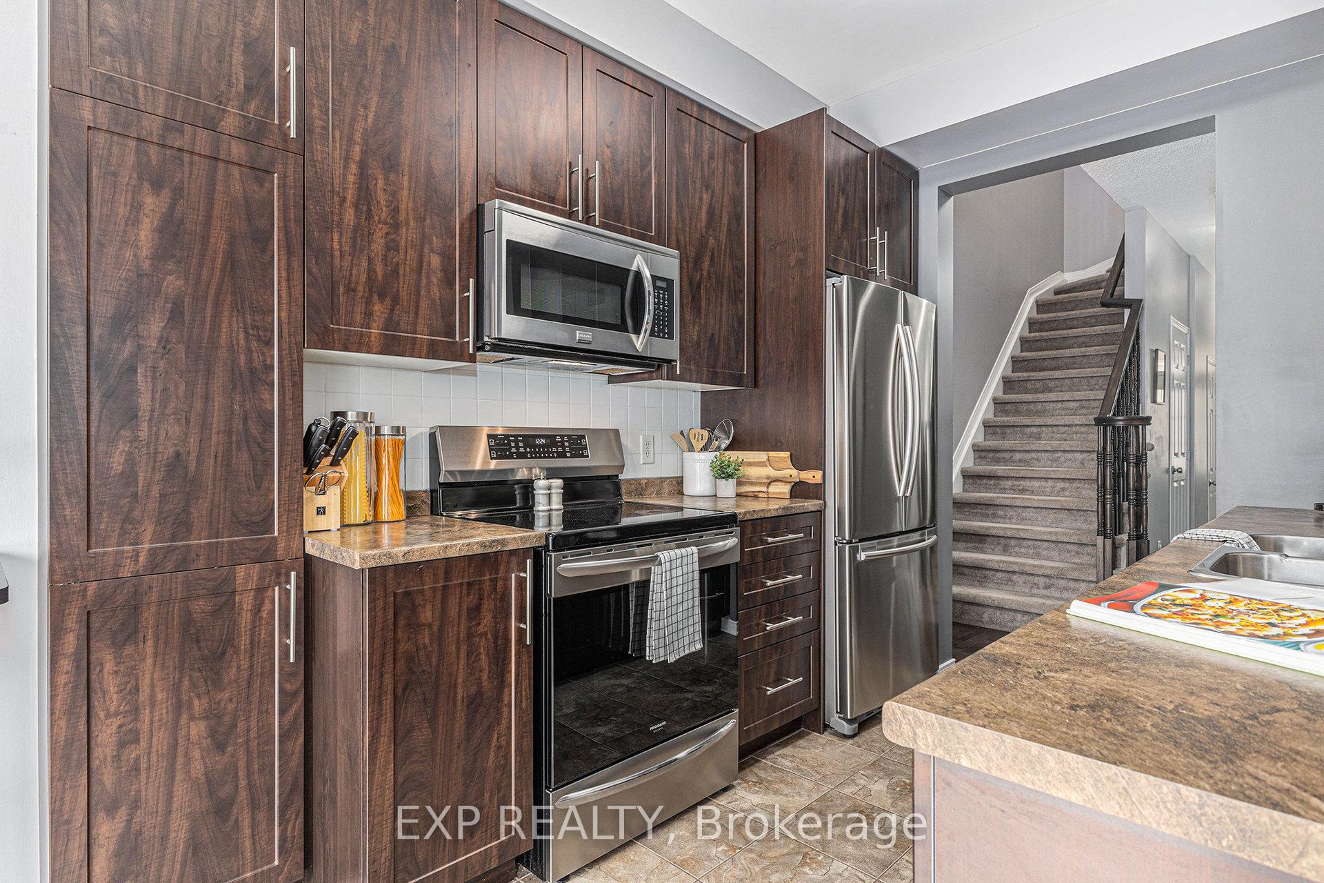 Photo 10 of 841 Tabaret Street, Ottawa, Kanata - Emerald Meadows/Trailwest — HOMEH
