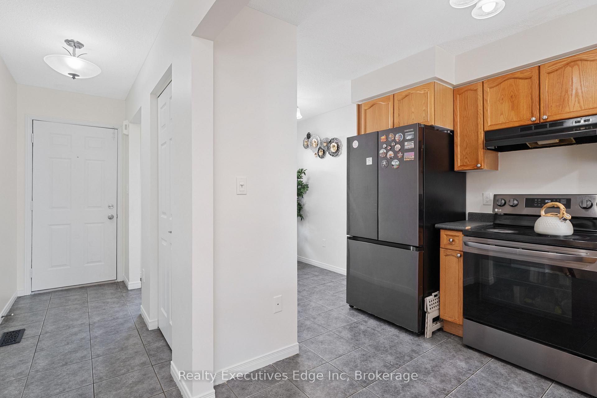 Photo 4 of 74 Joshua Street, Kitchener, Country Hills East — HOMEH