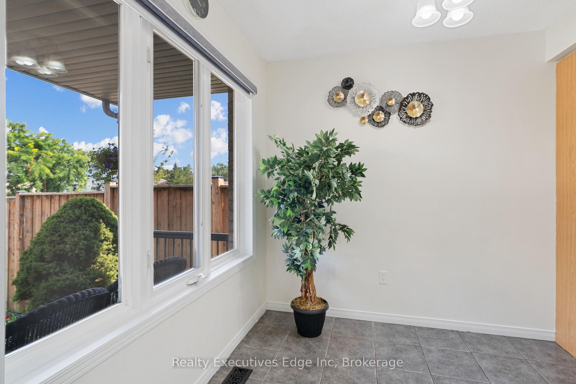 Photo 5 of 74 Joshua Street, Kitchener, Country Hills East — HOMEH