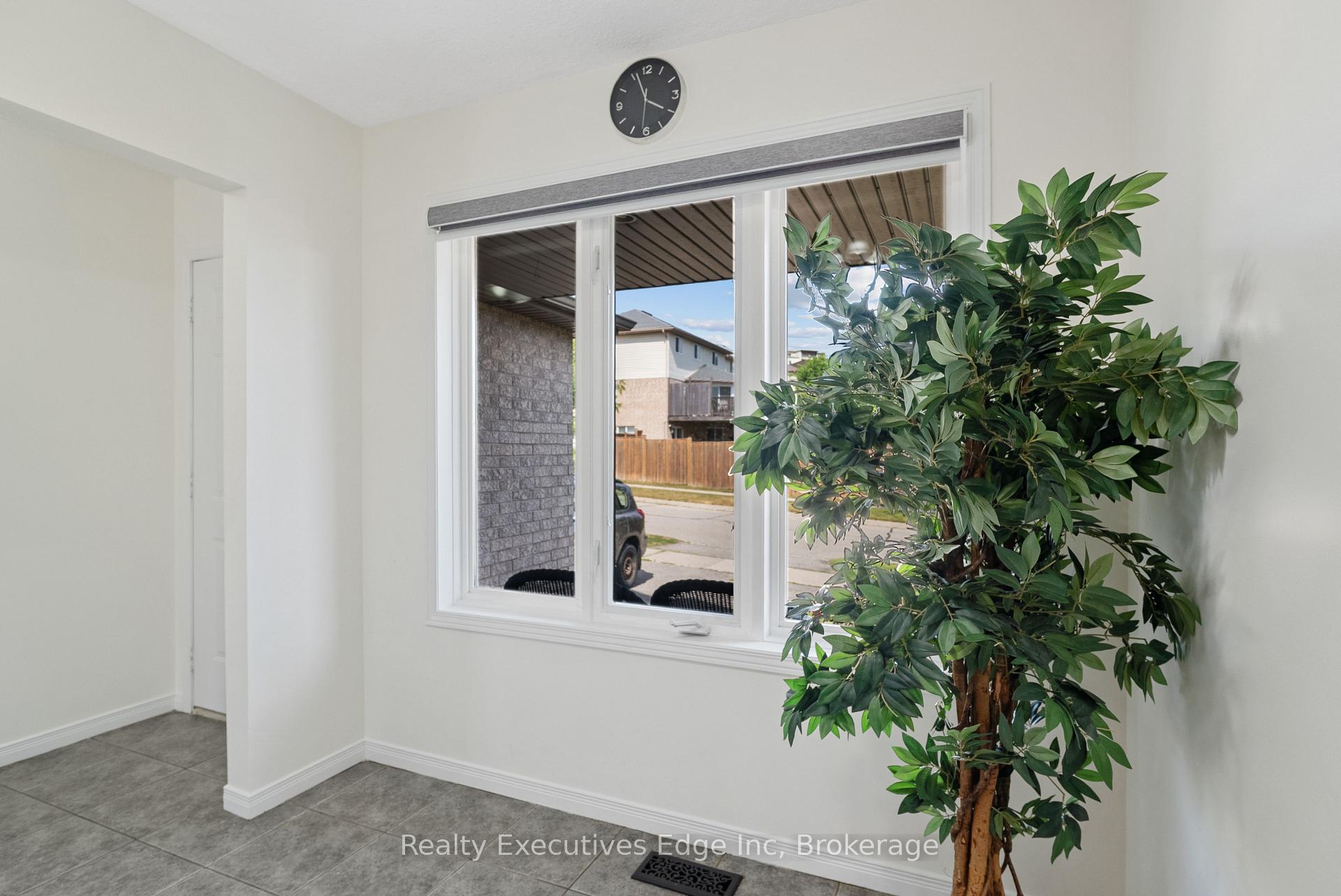 Photo 6 of 74 Joshua Street, Kitchener, Country Hills East — HOMEH