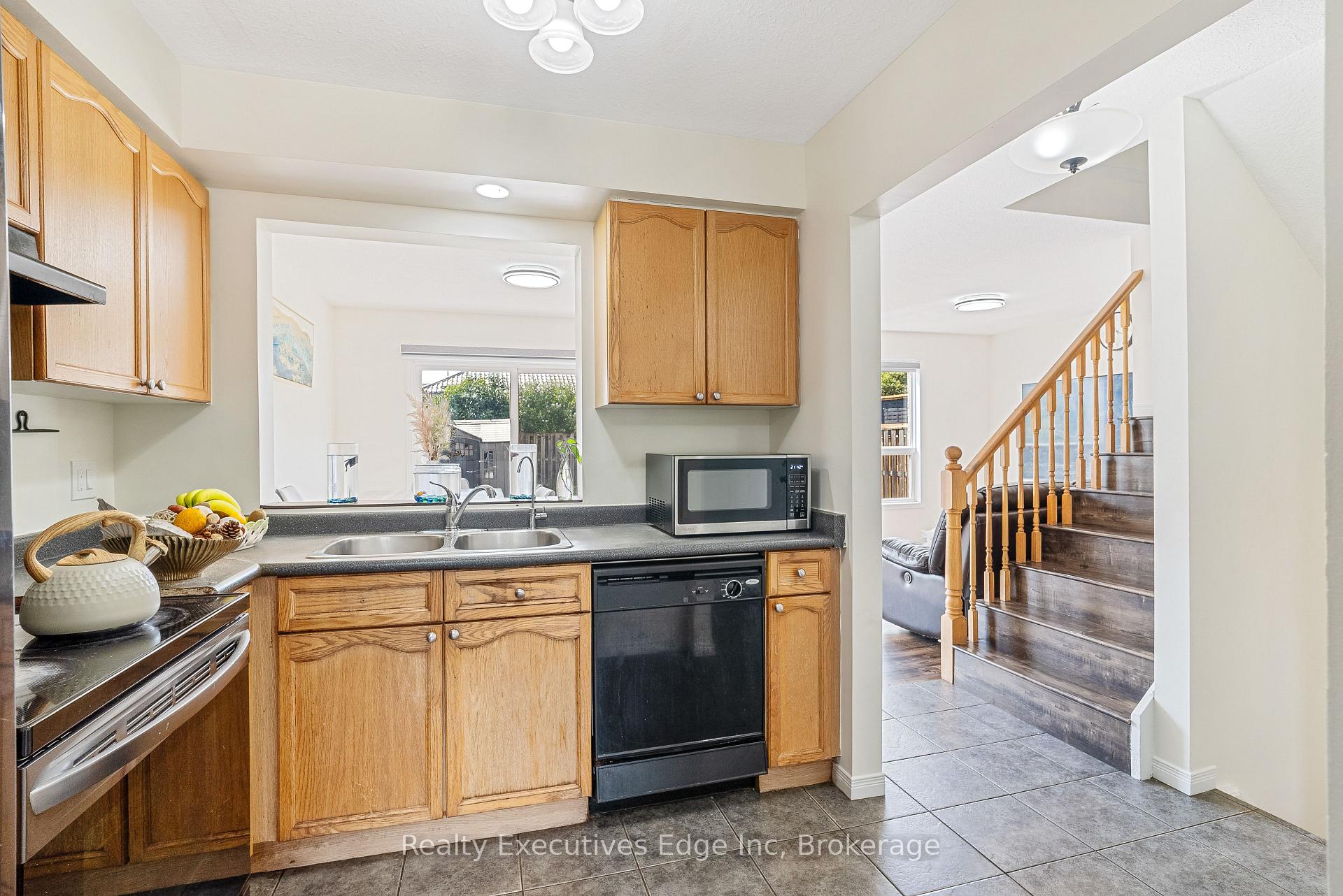 Photo 7 of 74 Joshua Street, Kitchener, Country Hills East — HOMEH