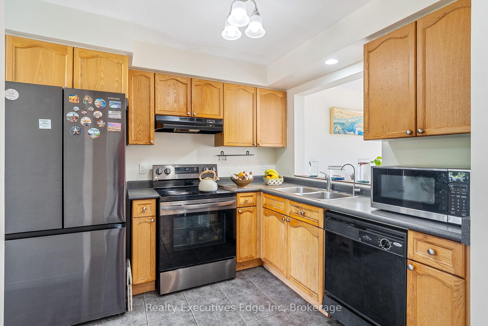 Photo 9 of 74 Joshua Street, Kitchener, Country Hills East — HOMEH
