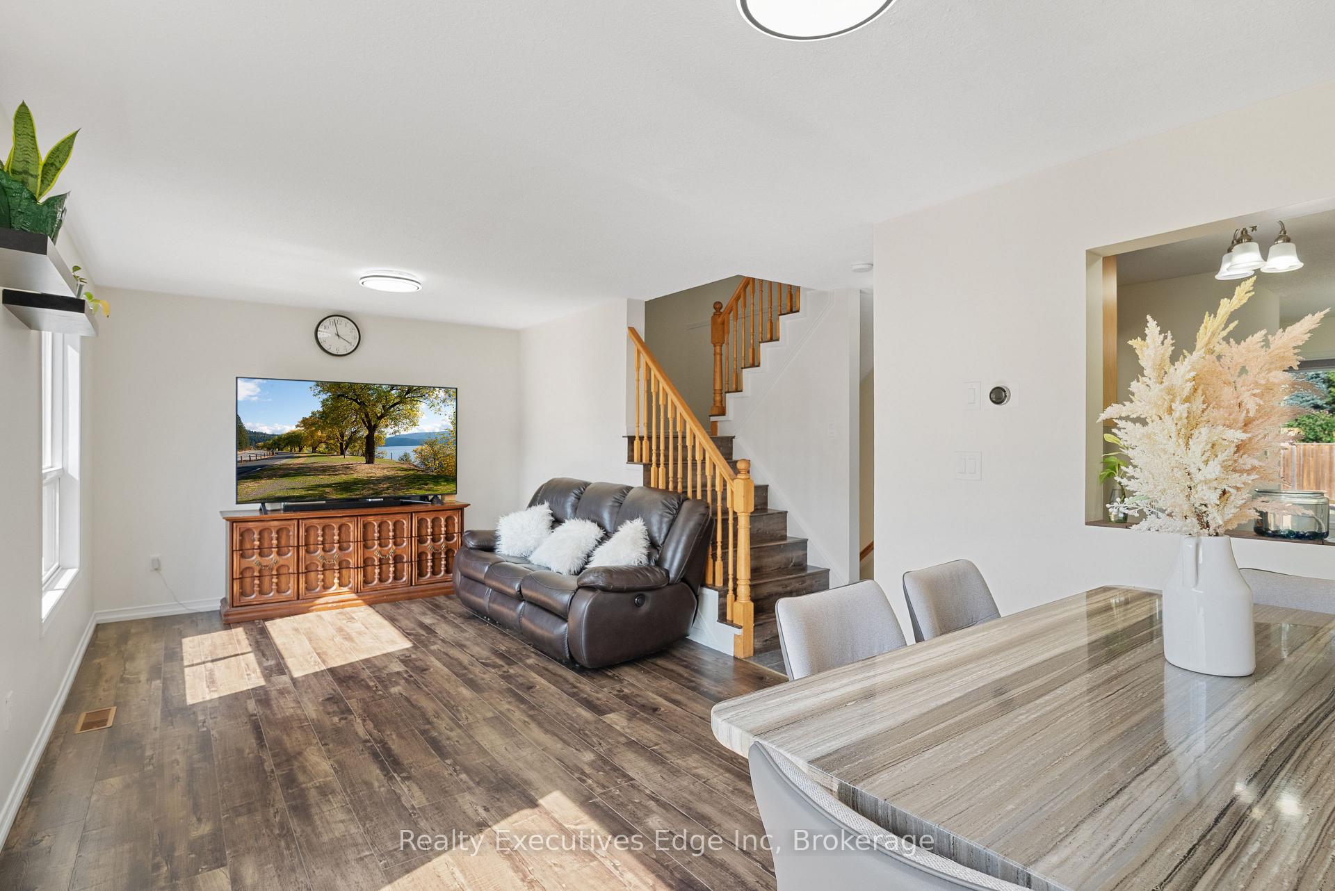 Photo 10 of 74 Joshua Street, Kitchener, Country Hills East — HOMEH