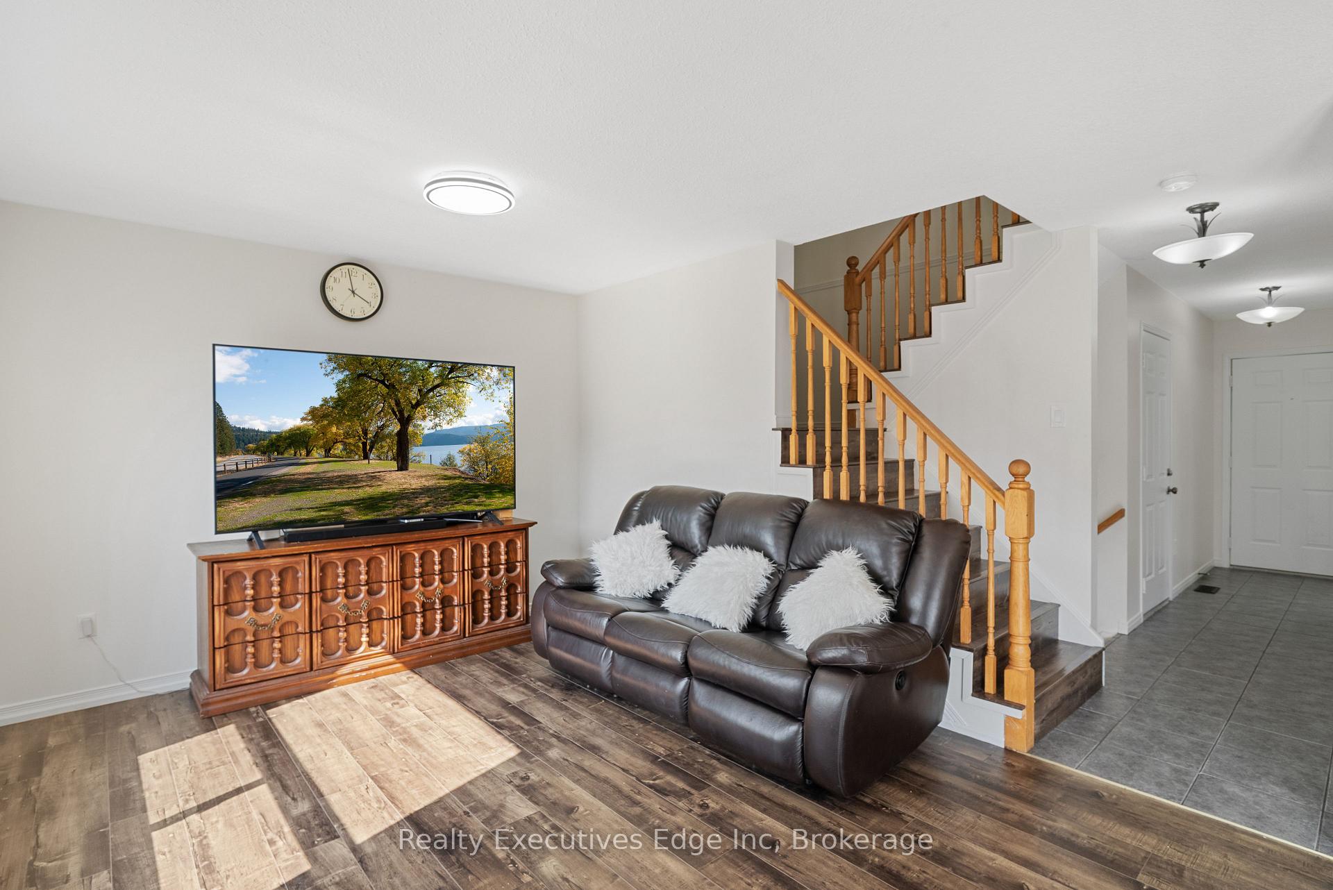 Photo 11 of 74 Joshua Street, Kitchener, Country Hills East — HOMEH