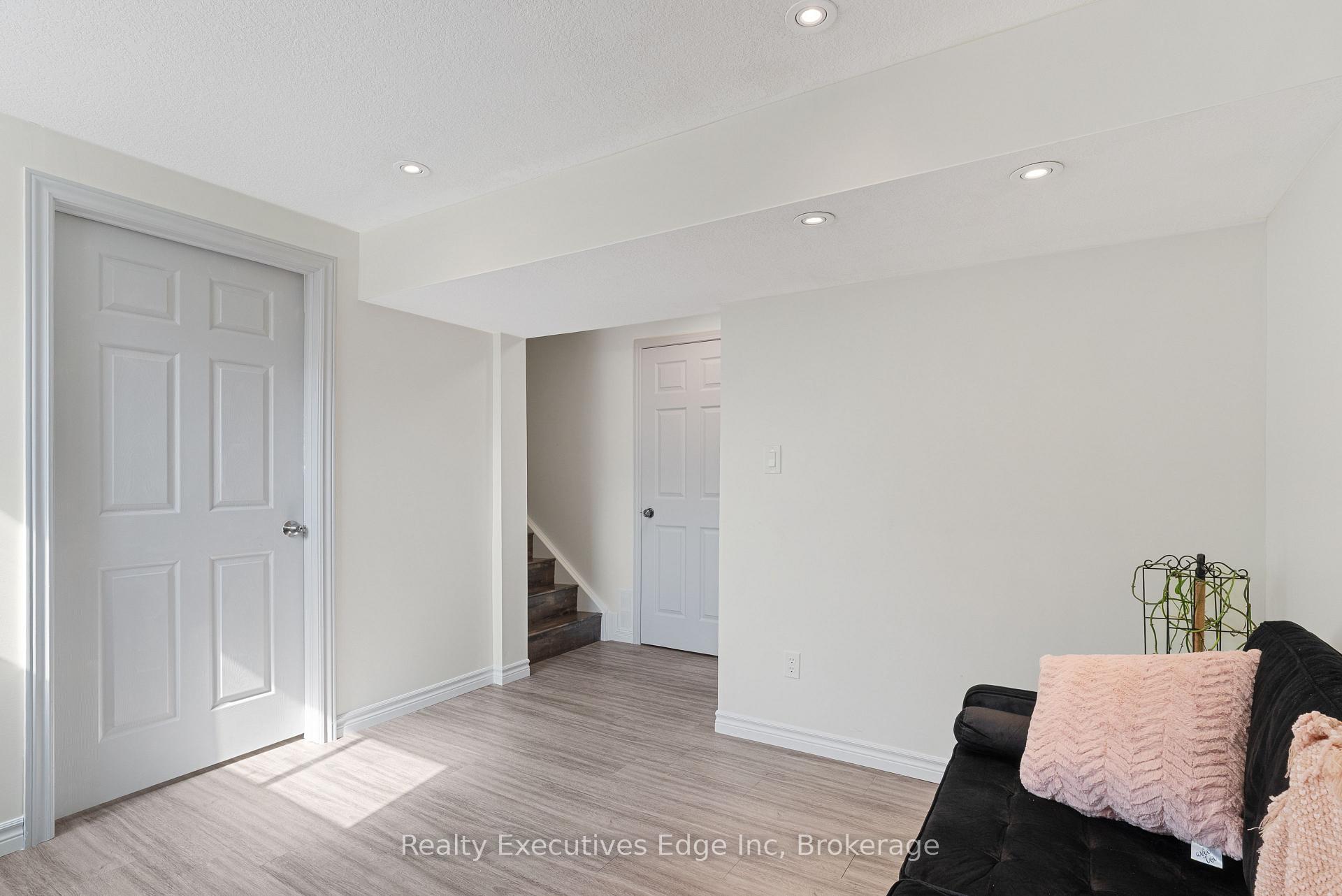 Photo 32 of 74 Joshua Street, Kitchener, Country Hills East — HOMEH