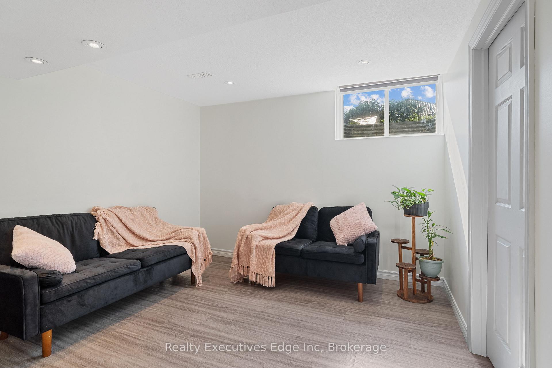 Photo 33 of 74 Joshua Street, Kitchener, Country Hills East — HOMEH