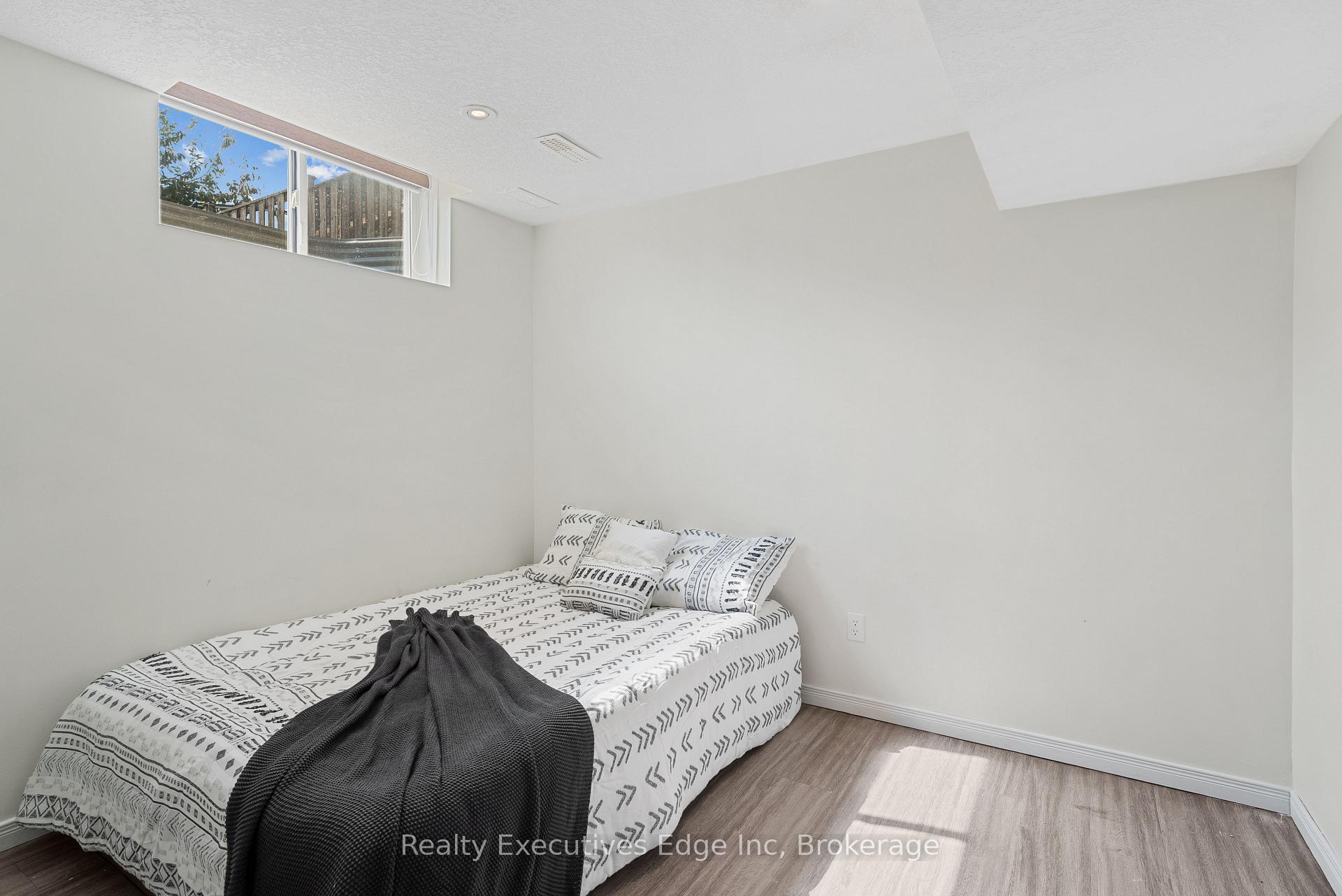 Photo 34 of 74 Joshua Street, Kitchener, Country Hills East — HOMEH