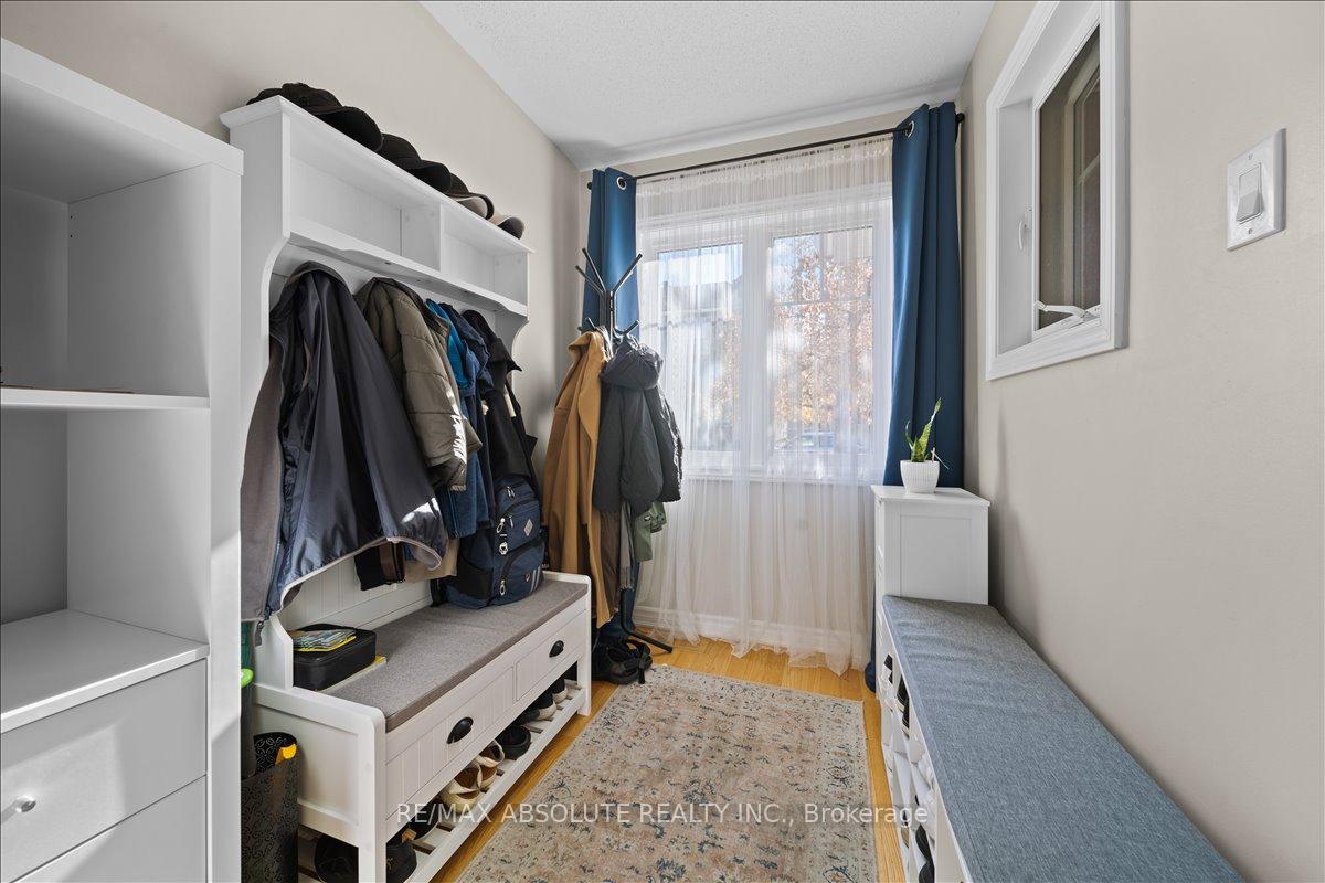 Photo 4 of 543 Foxlight Circle, Ottawa, Kanata - Emerald Meadows/Trailwest — HOMEH