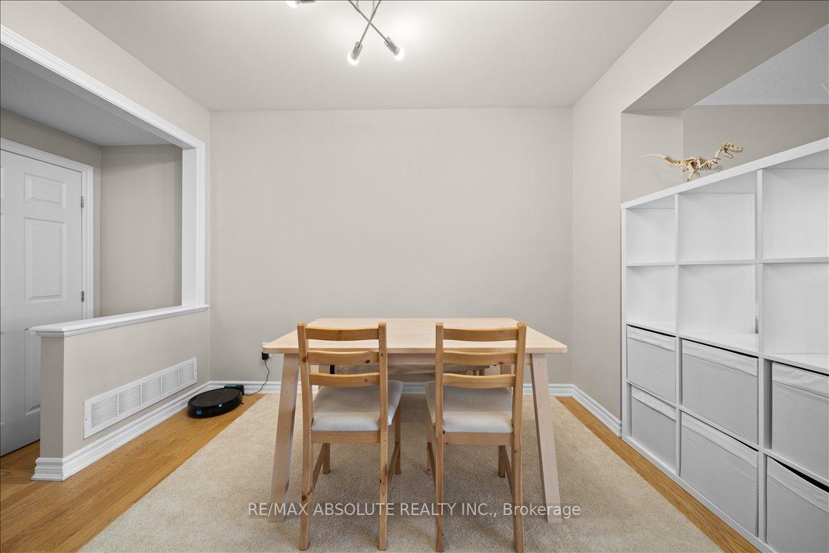 Photo 7 of 543 Foxlight Circle, Ottawa, Kanata - Emerald Meadows/Trailwest — HOMEH