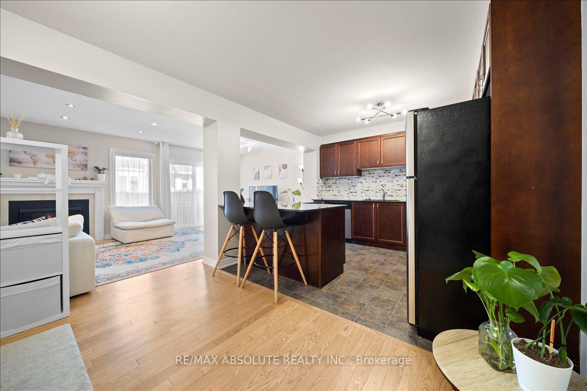 Photo 8 of 543 Foxlight Circle, Ottawa, Kanata - Emerald Meadows/Trailwest — HOMEH