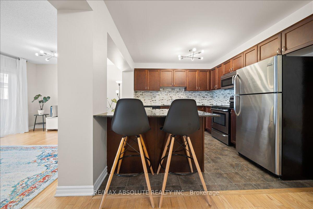 Photo 9 of 543 Foxlight Circle, Ottawa, Kanata - Emerald Meadows/Trailwest — HOMEH