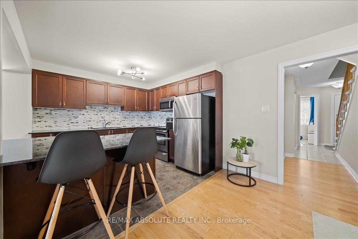 Photo 10 of 543 Foxlight Circle, Ottawa, Kanata - Emerald Meadows/Trailwest — HOMEH