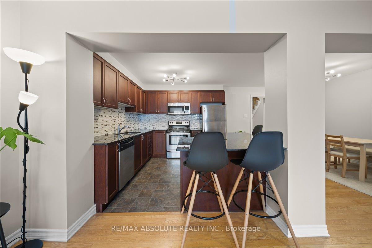 Photo 11 of 543 Foxlight Circle, Ottawa, Kanata - Emerald Meadows/Trailwest — HOMEH