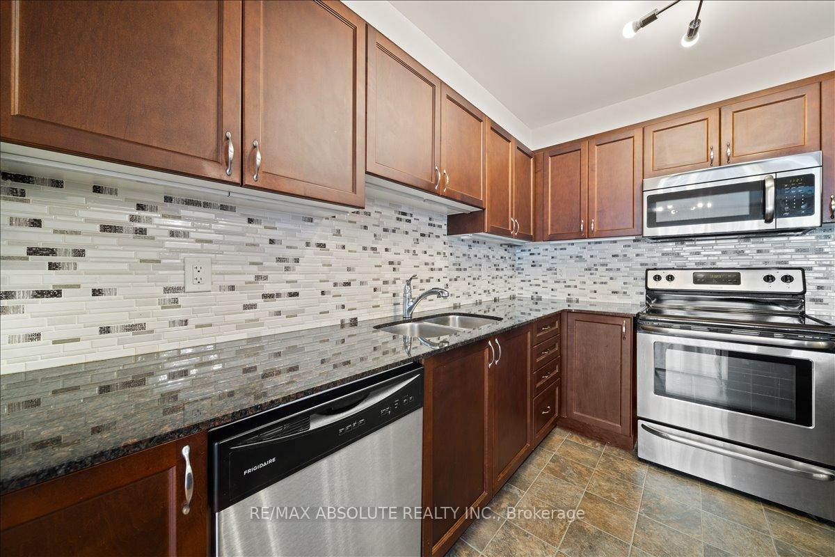 Photo 12 of 543 Foxlight Circle, Ottawa, Kanata - Emerald Meadows/Trailwest — HOMEH