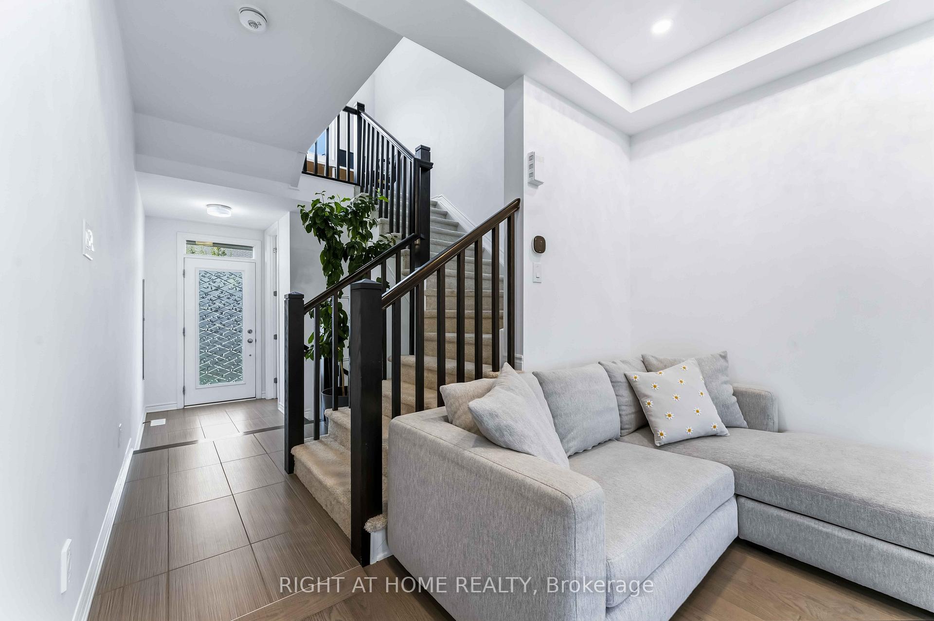 Photo 4 of 756 Brittanic Road, Ottawa, Kanata - Emerald Meadows/Trailwest — HOMEH