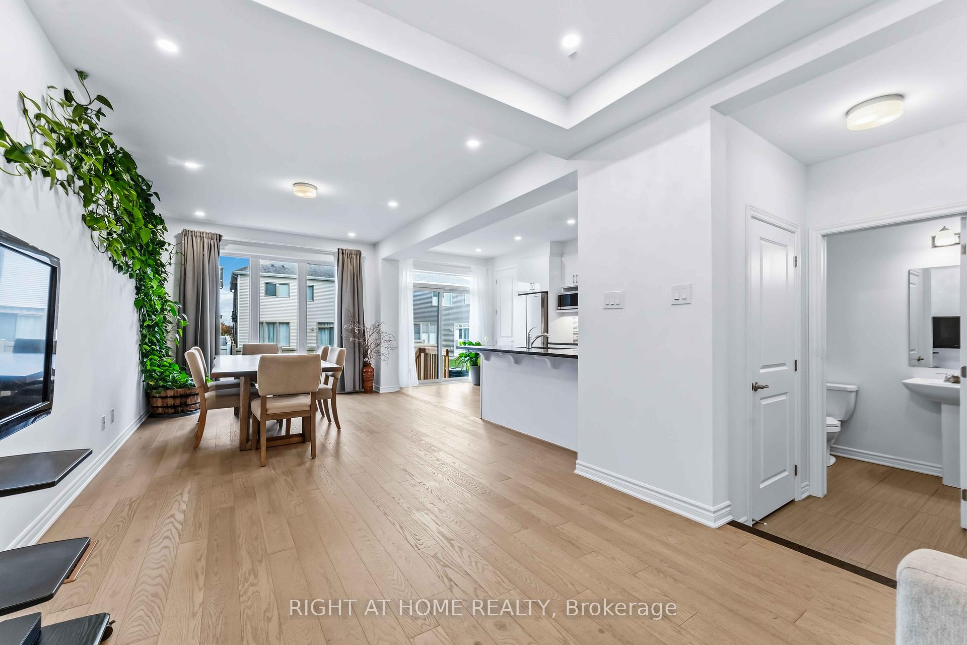 Photo 5 of 756 Brittanic Road, Ottawa, Kanata - Emerald Meadows/Trailwest — HOMEH
