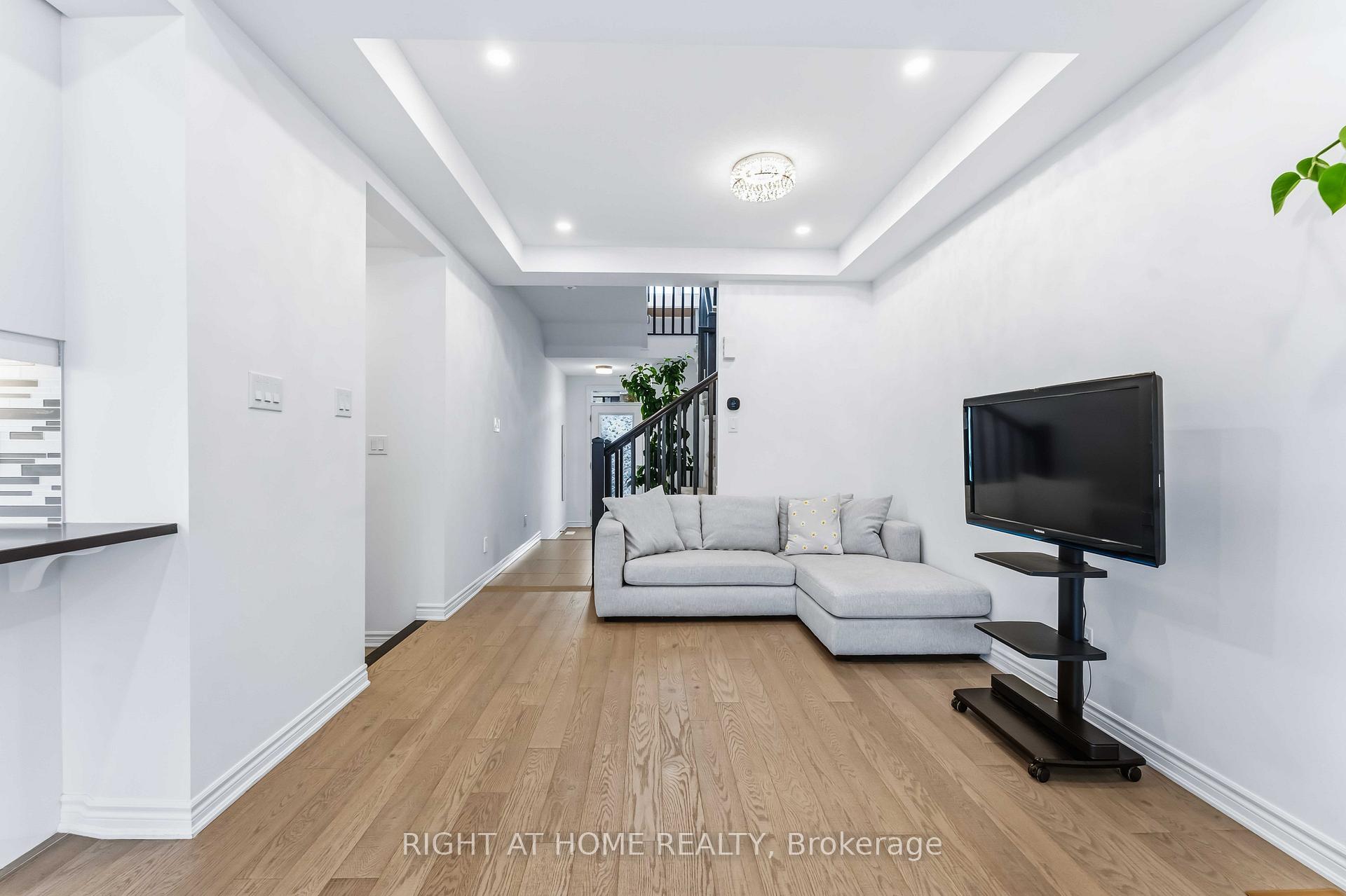 Photo 7 of 756 Brittanic Road, Ottawa, Kanata - Emerald Meadows/Trailwest — HOMEH
