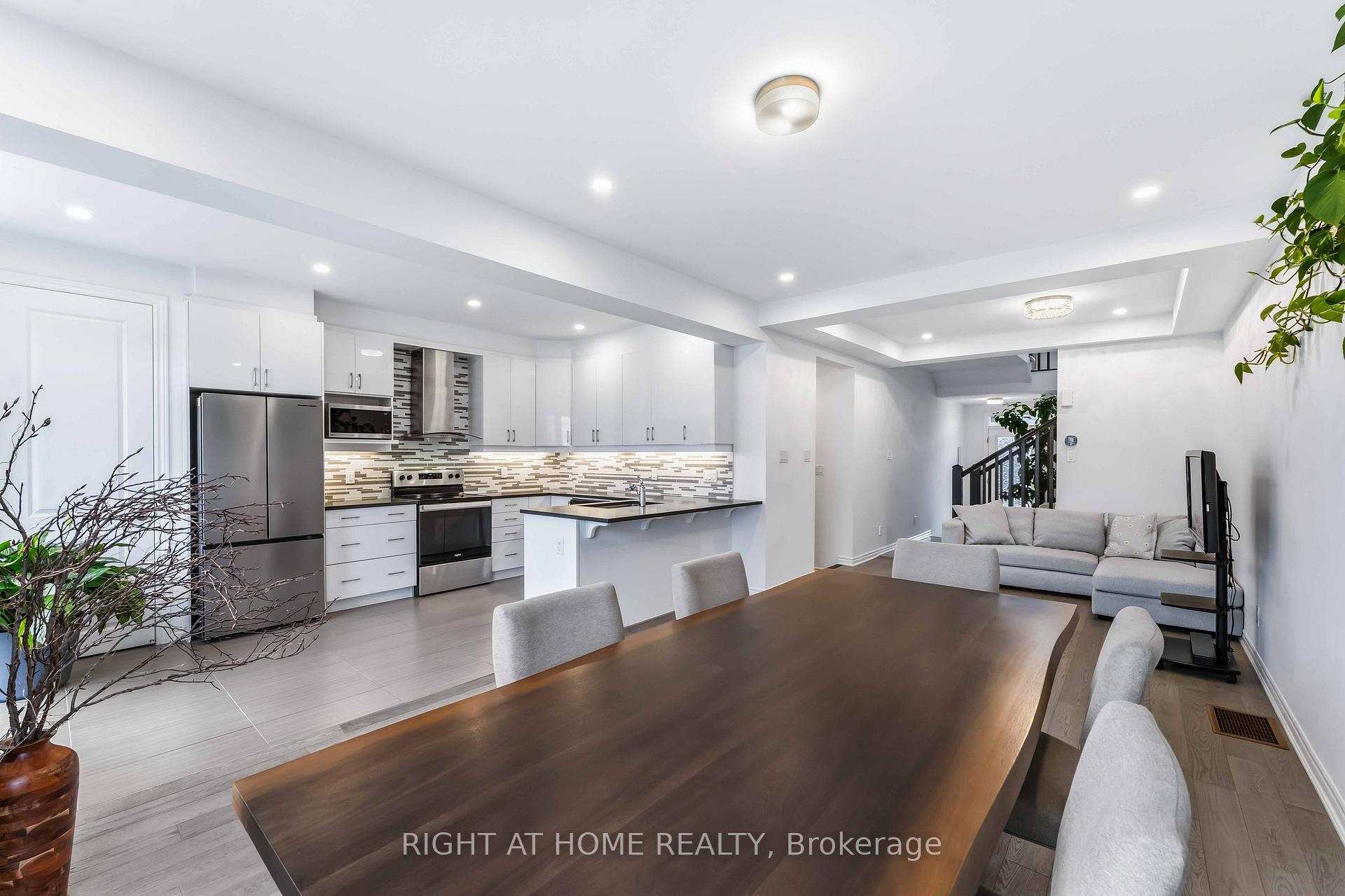 Photo 9 of 756 Brittanic Road, Ottawa, Kanata - Emerald Meadows/Trailwest — HOMEH