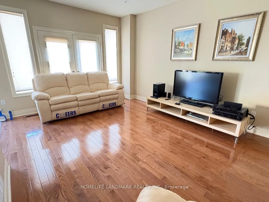 Photo 2 of 29 Hans Drive, Markham, Cachet — HOMEH