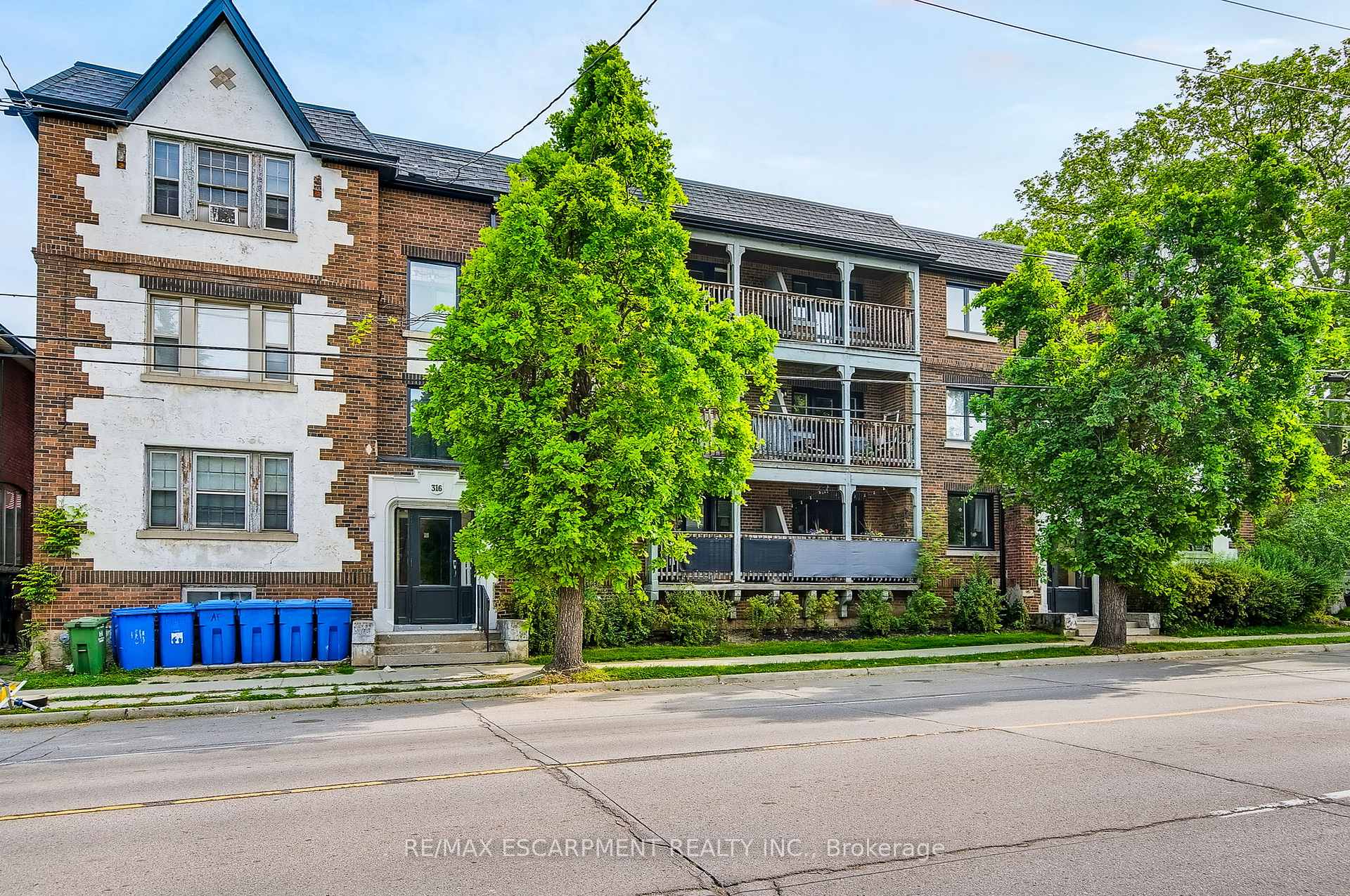 Photo 2 of Unit 9, 312 Aberdeen Avenue, Hamilton, Kirkendall — HOMEH