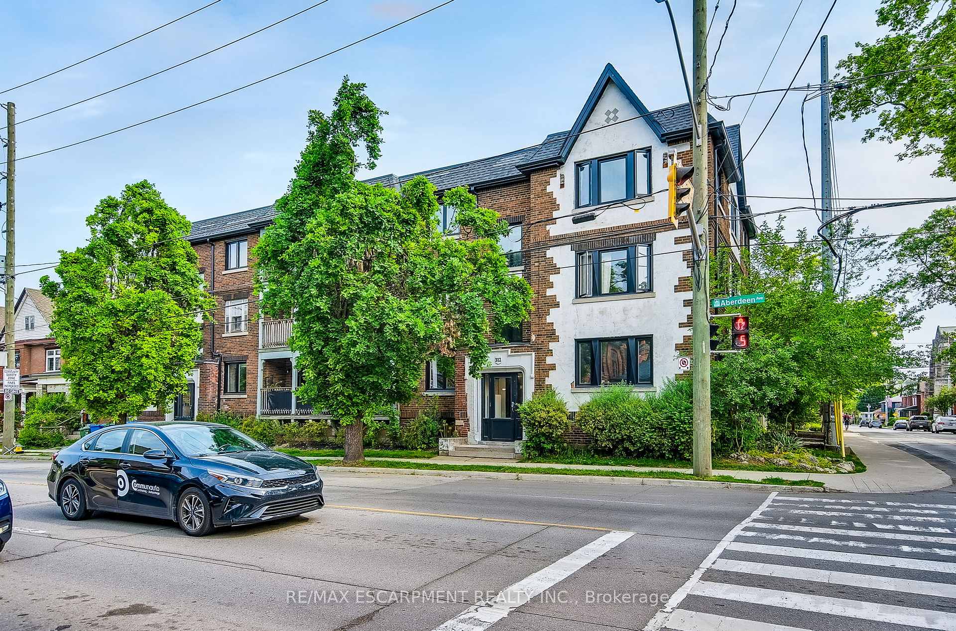 Photo 5 of Unit 9, 312 Aberdeen Avenue, Hamilton, Kirkendall — HOMEH