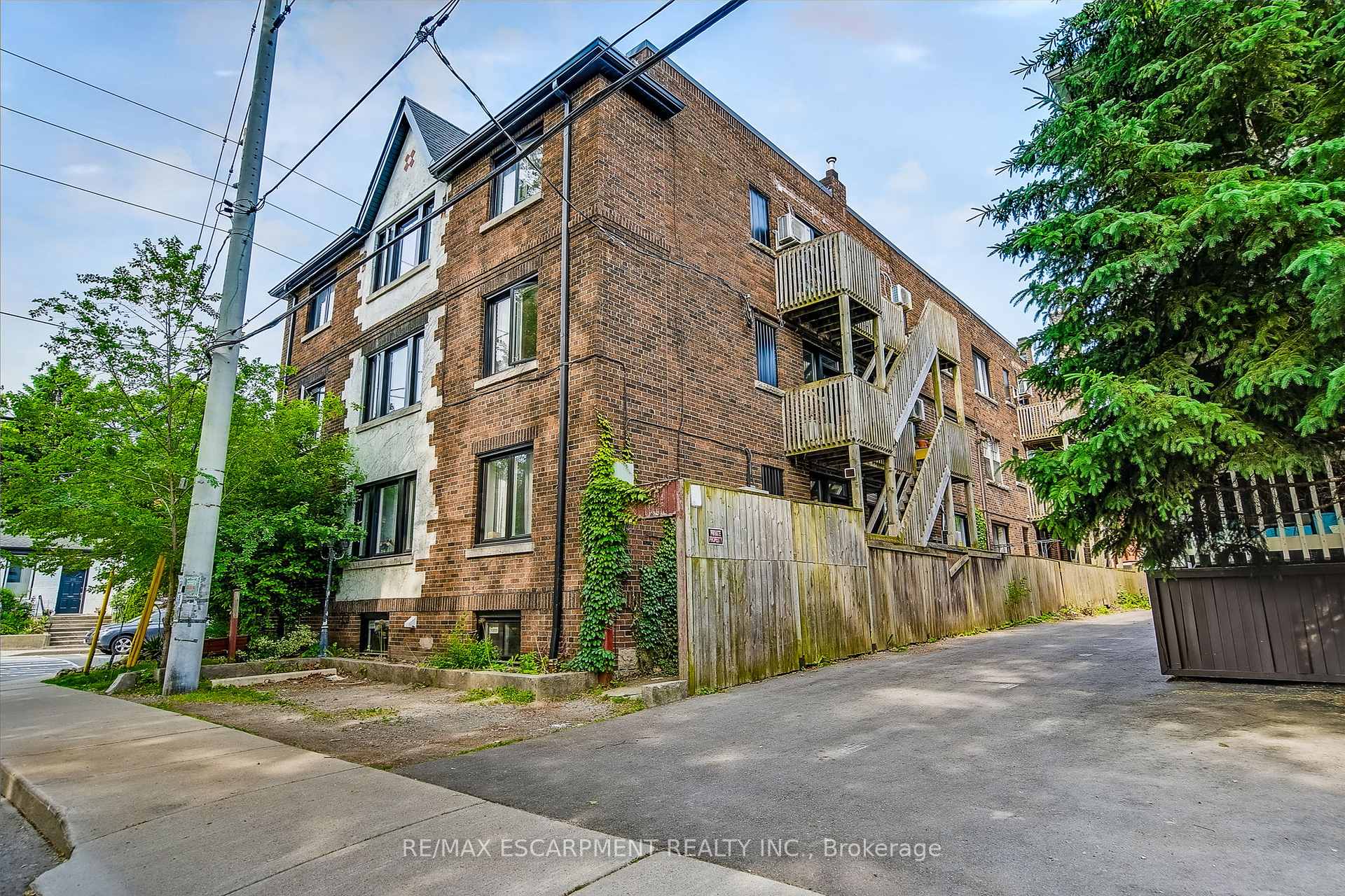 Photo 6 of Unit 9, 312 Aberdeen Avenue, Hamilton, Kirkendall — HOMEH