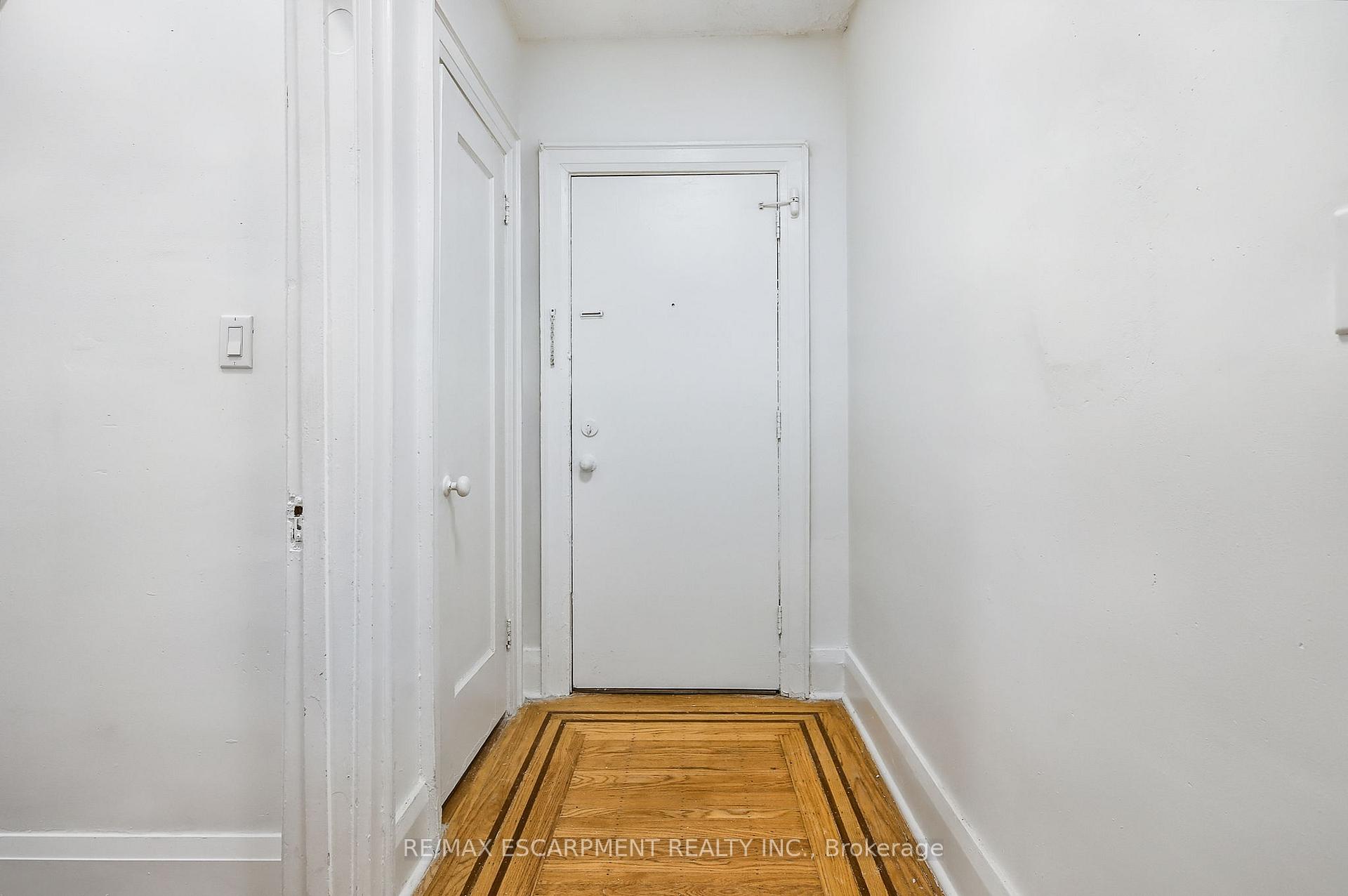 Photo 9 of Unit 9, 312 Aberdeen Avenue, Hamilton, Kirkendall — HOMEH