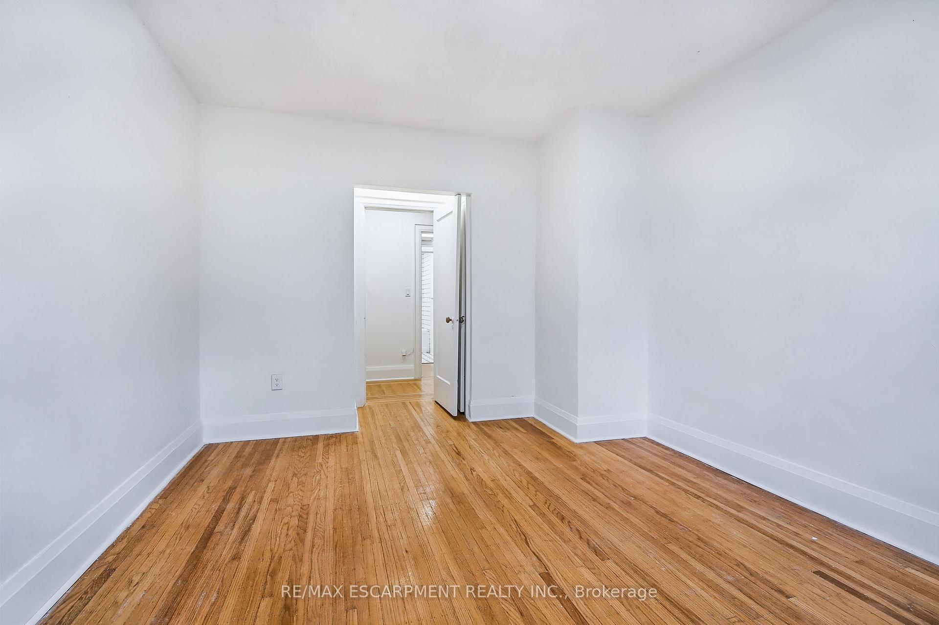 Photo 13 of Unit 9, 312 Aberdeen Avenue, Hamilton, Kirkendall — HOMEH