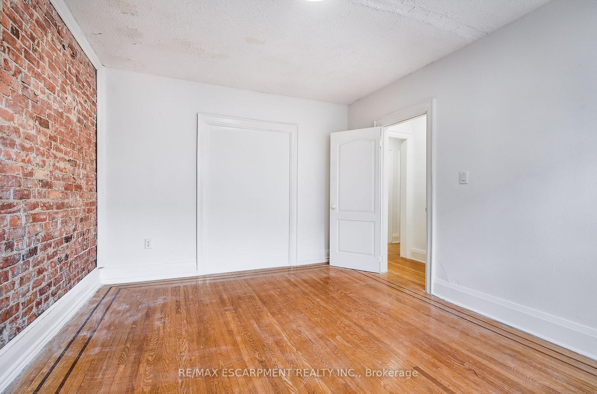 Photo 19 of Unit 9, 312 Aberdeen Avenue, Hamilton, Kirkendall — HOMEH