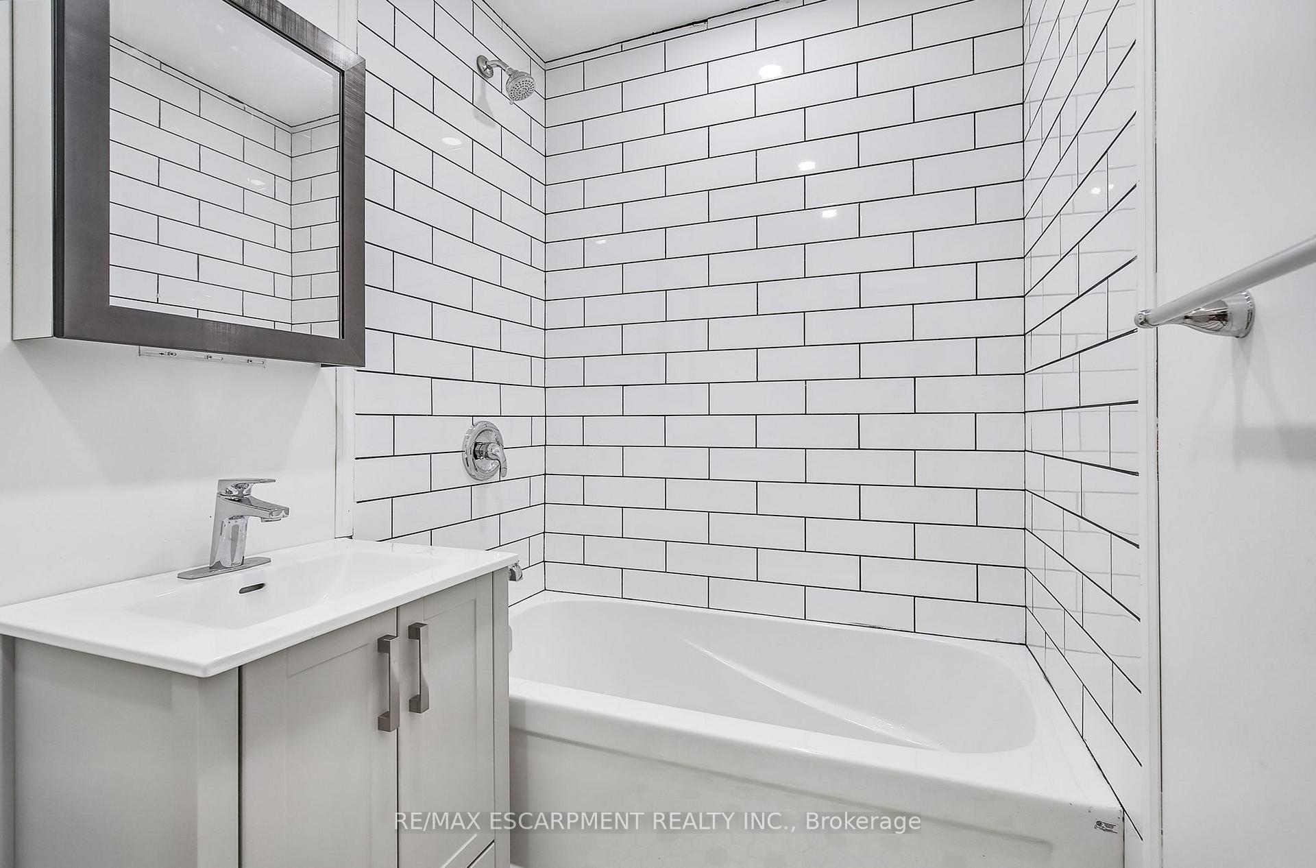 Photo 20 of Unit 9, 312 Aberdeen Avenue, Hamilton, Kirkendall — HOMEH
