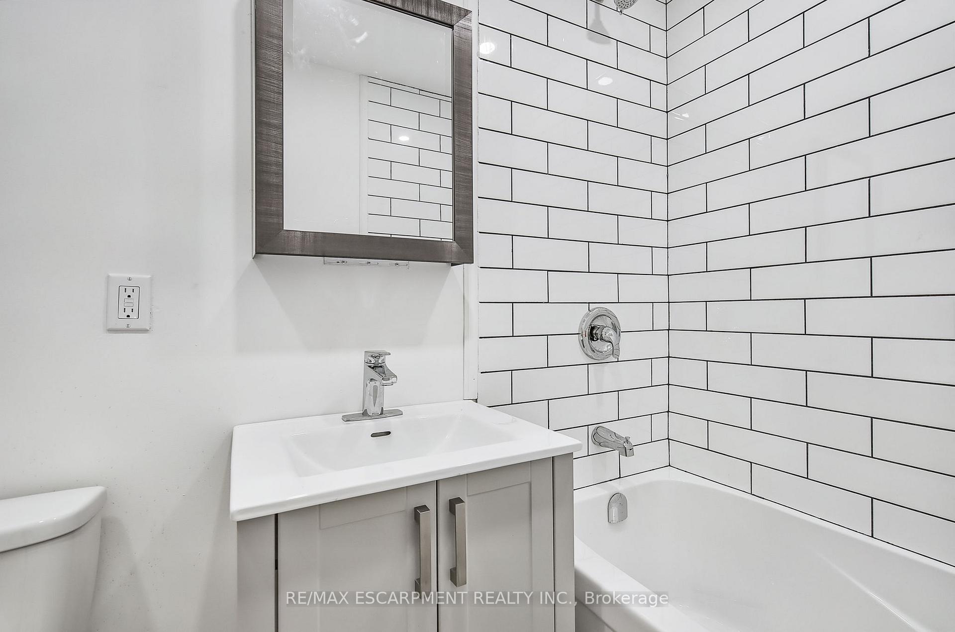 Photo 21 of Unit 9, 312 Aberdeen Avenue, Hamilton, Kirkendall — HOMEH