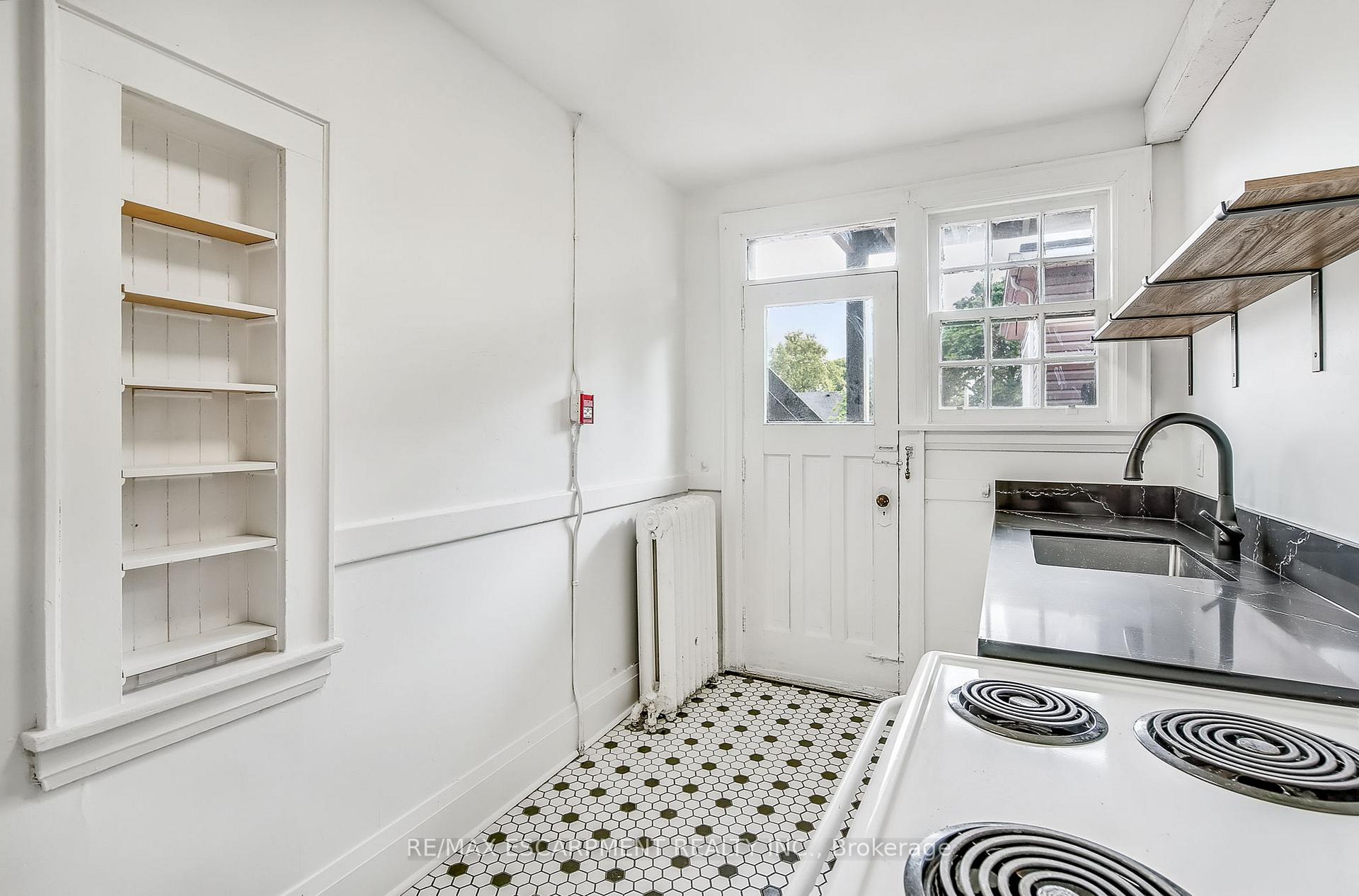 Photo 23 of Unit 9, 312 Aberdeen Avenue, Hamilton, Kirkendall — HOMEH
