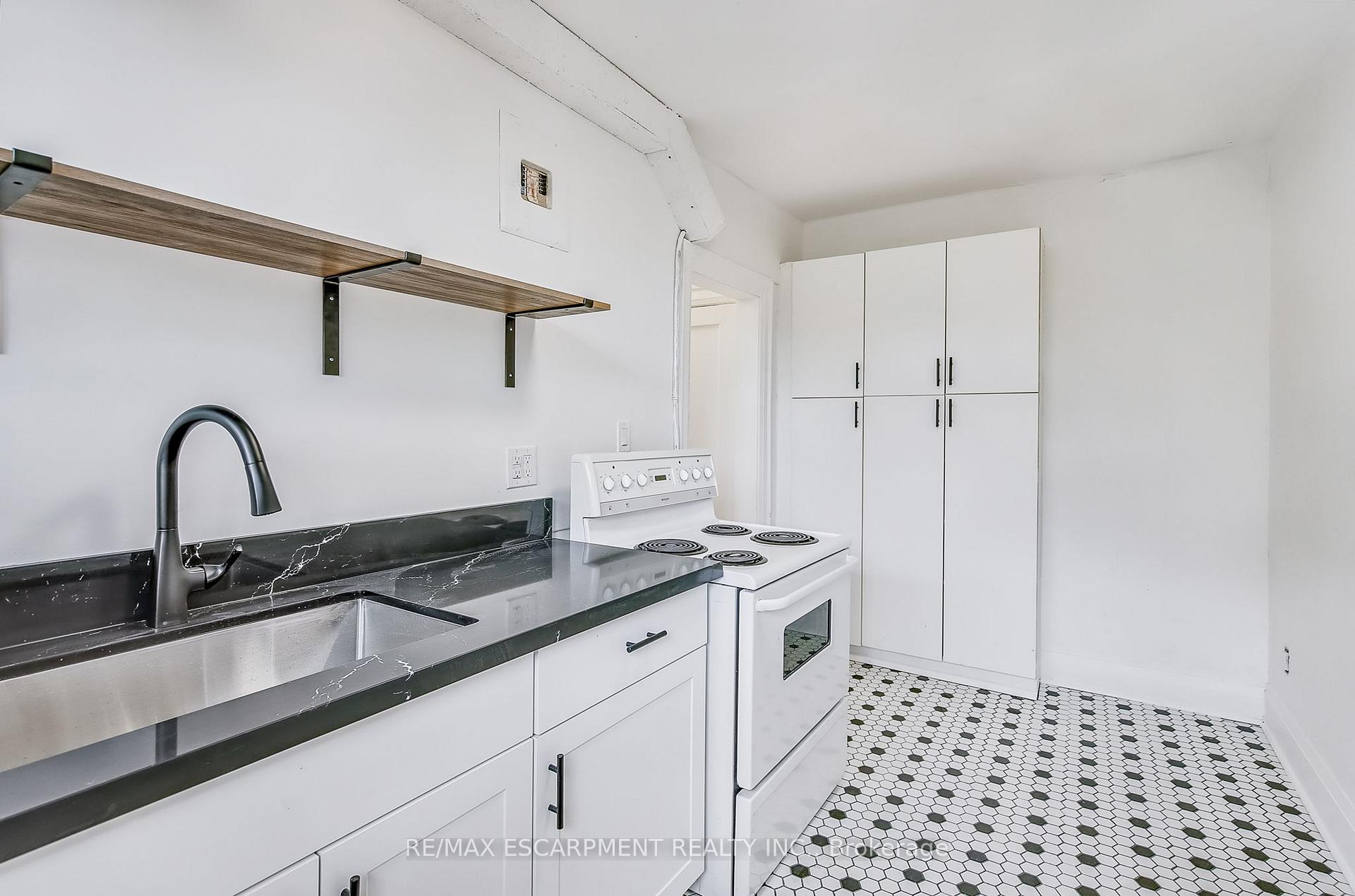 Photo 24 of Unit 9, 312 Aberdeen Avenue, Hamilton, Kirkendall — HOMEH