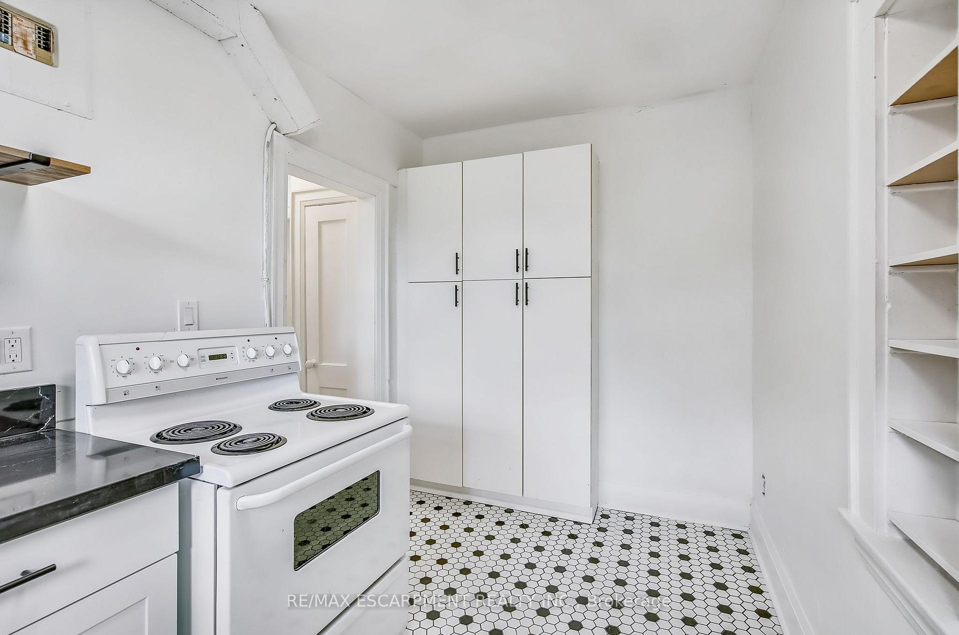 Photo 25 of Unit 9, 312 Aberdeen Avenue, Hamilton, Kirkendall — HOMEH