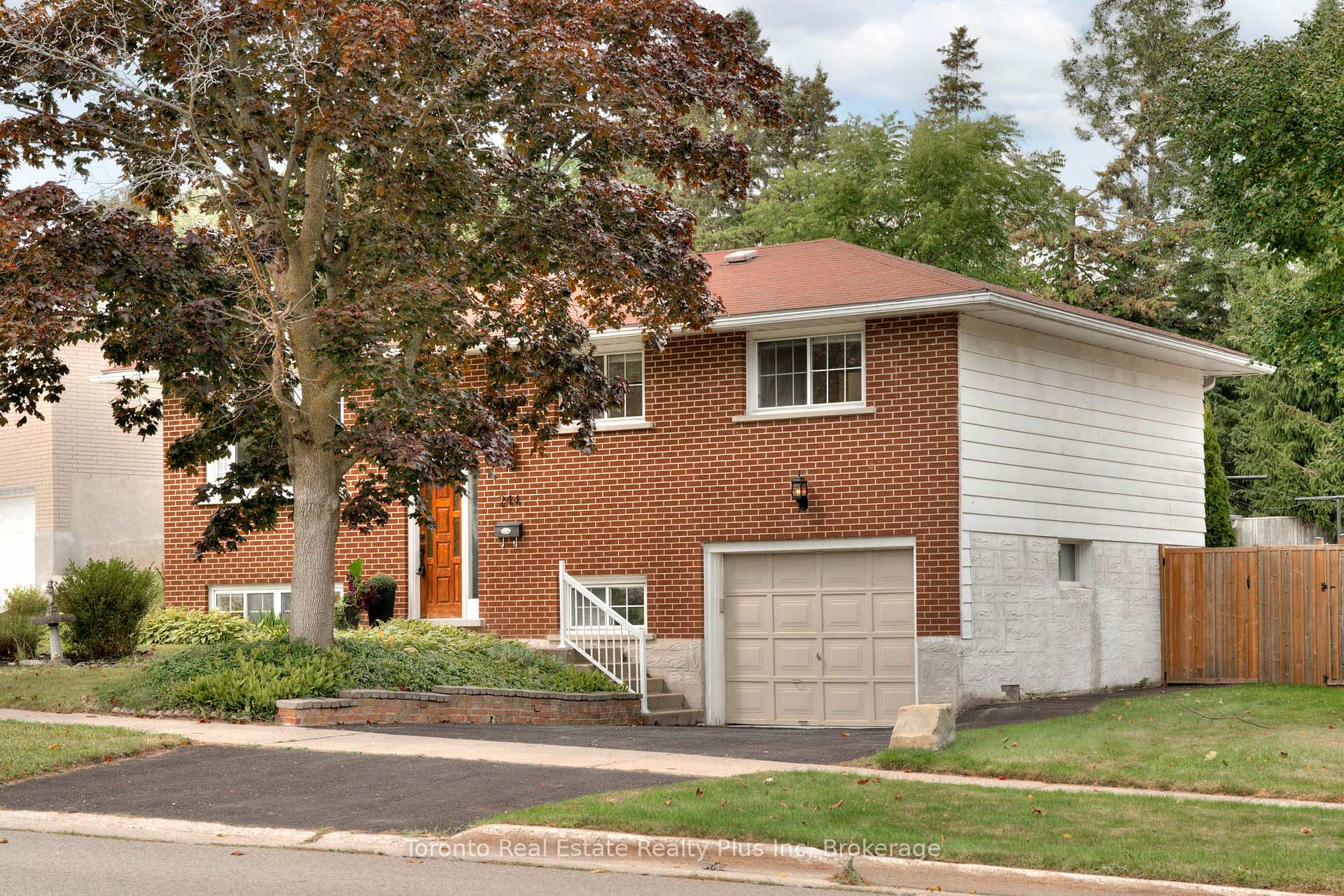Photo 3 of 244 Westwood Drive, Kitchener — HOMEH