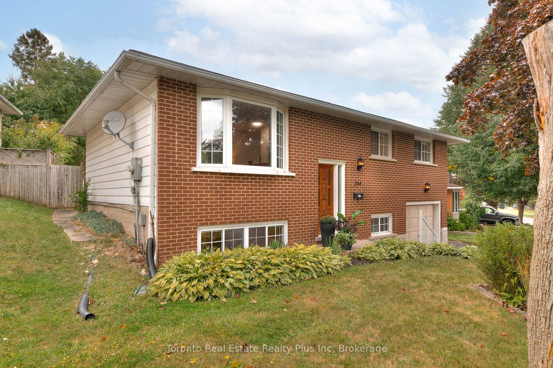 Photo 5 of 244 Westwood Drive, Kitchener — HOMEH