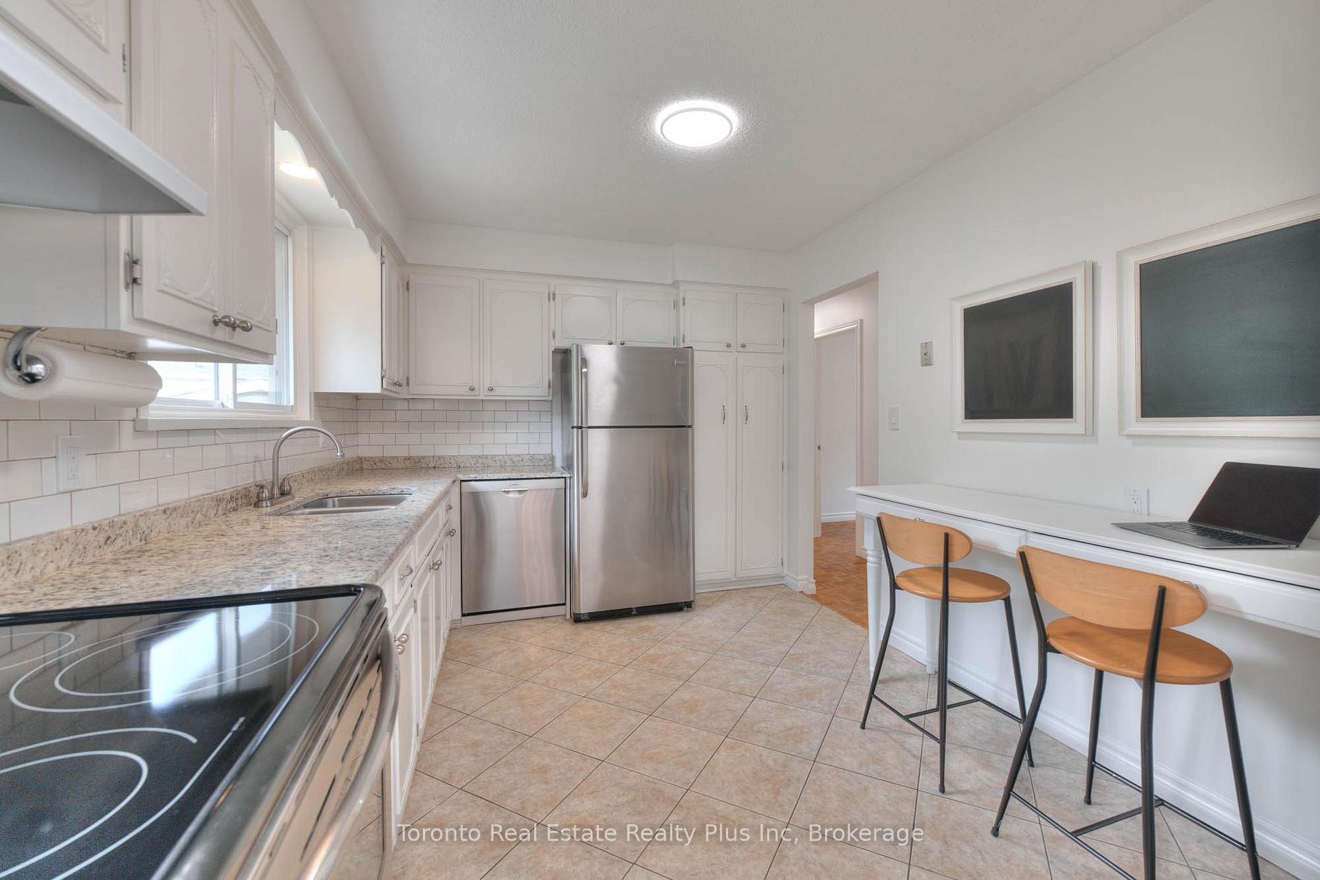 Photo 14 of 244 Westwood Drive, Kitchener — HOMEH
