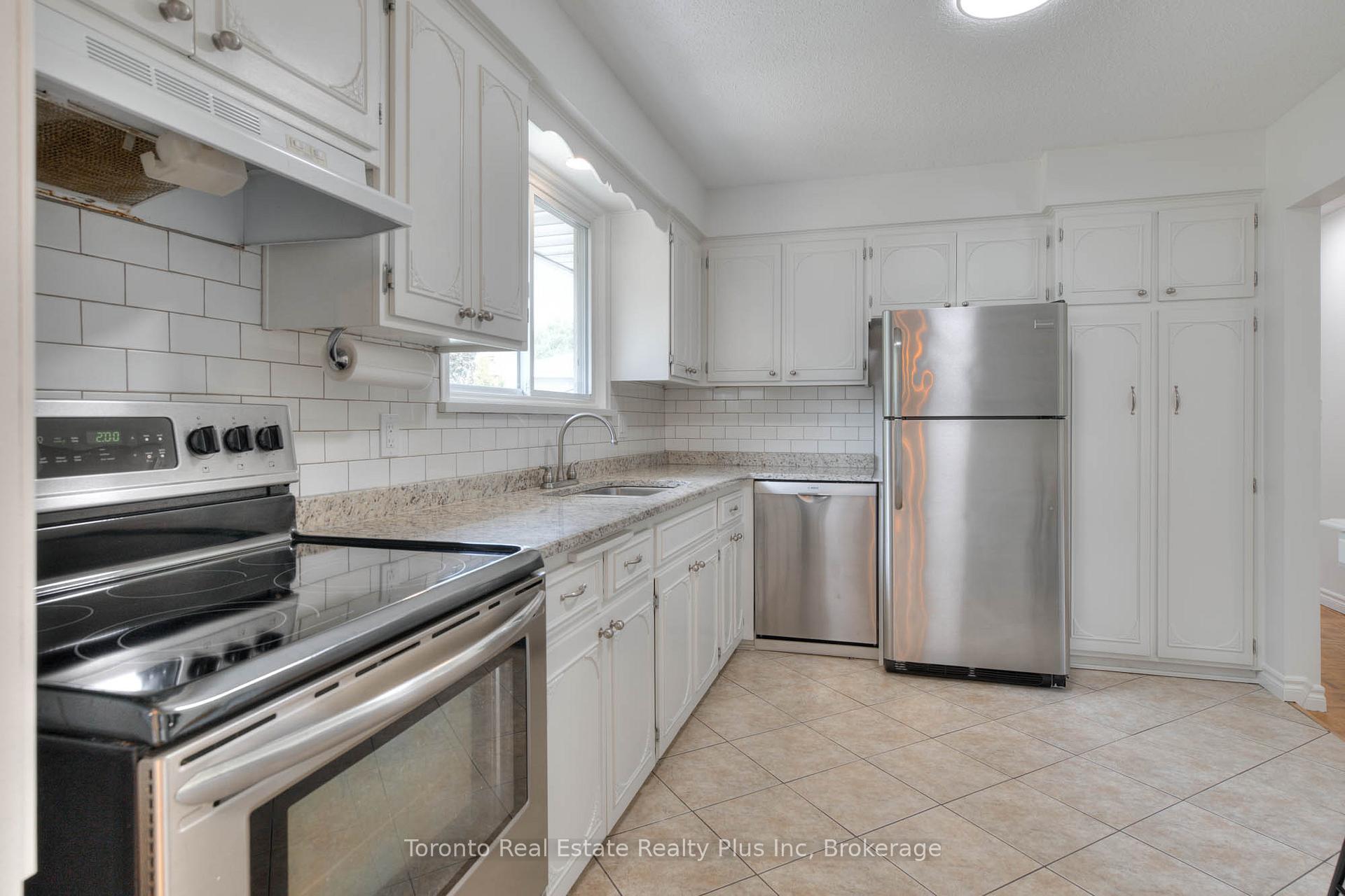 Photo 15 of 244 Westwood Drive, Kitchener — HOMEH