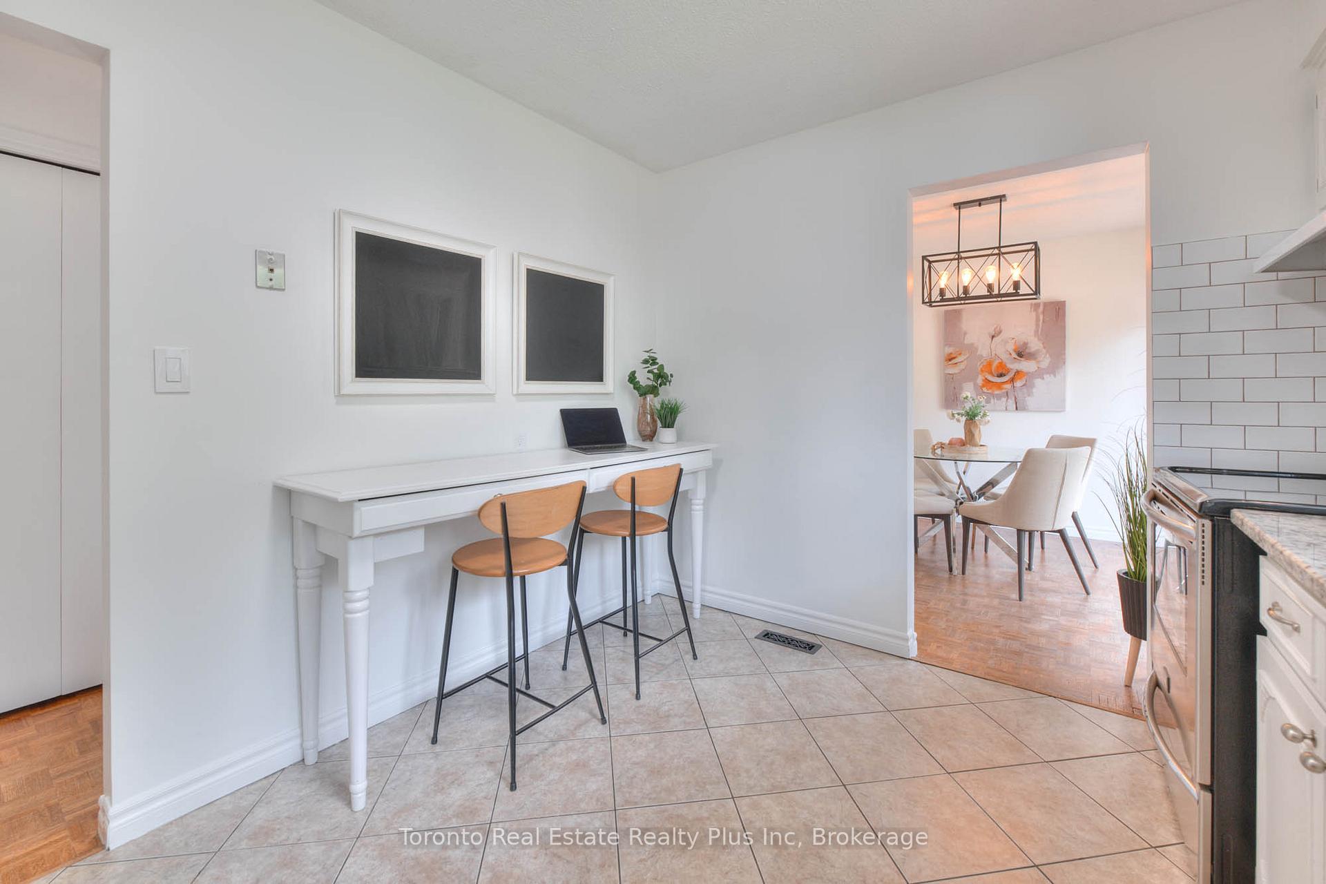 Photo 16 of 244 Westwood Drive, Kitchener — HOMEH